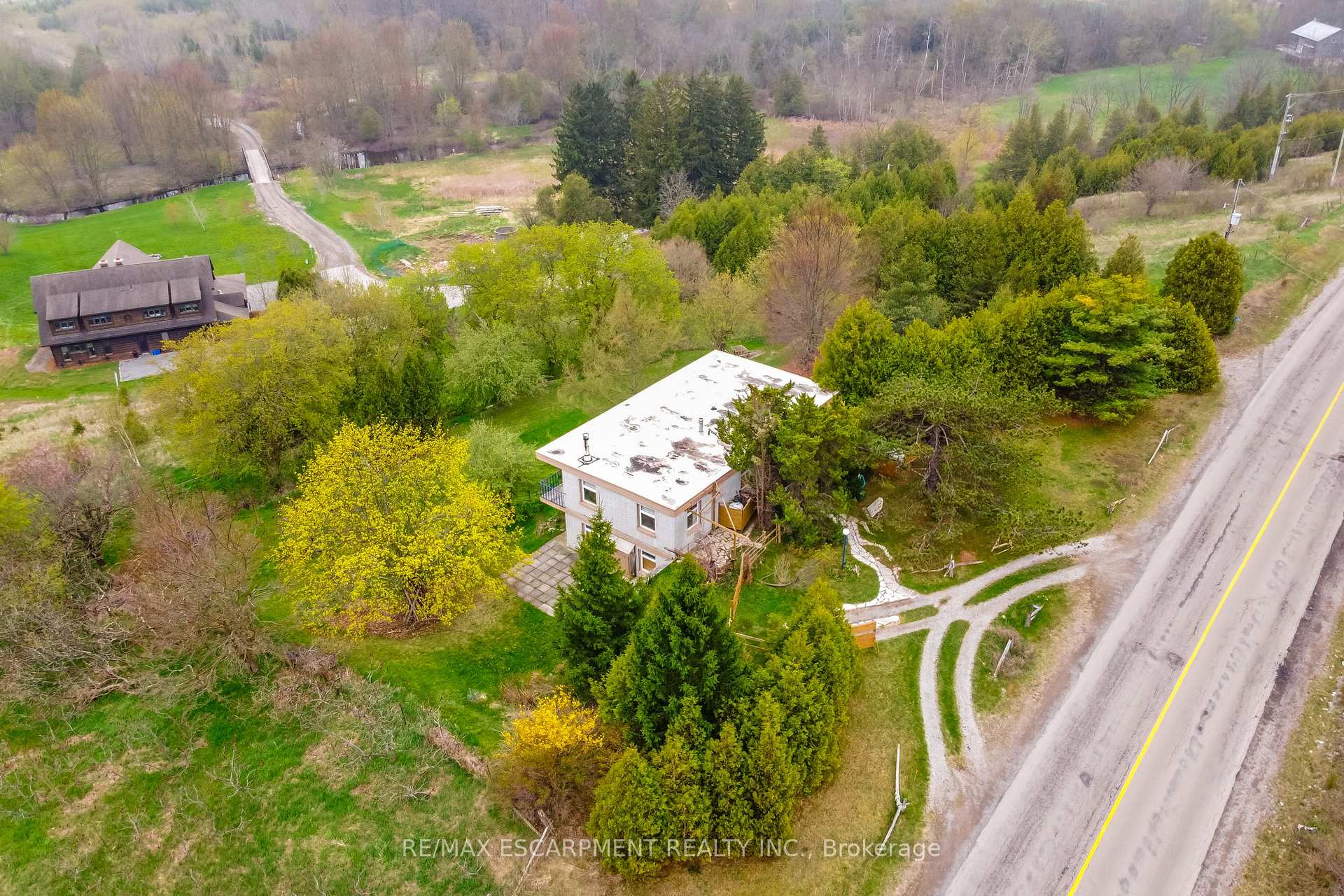 Photo 3 of 754 8th Concession Road W, Hamilton, Rural Flamborough — HOMEH