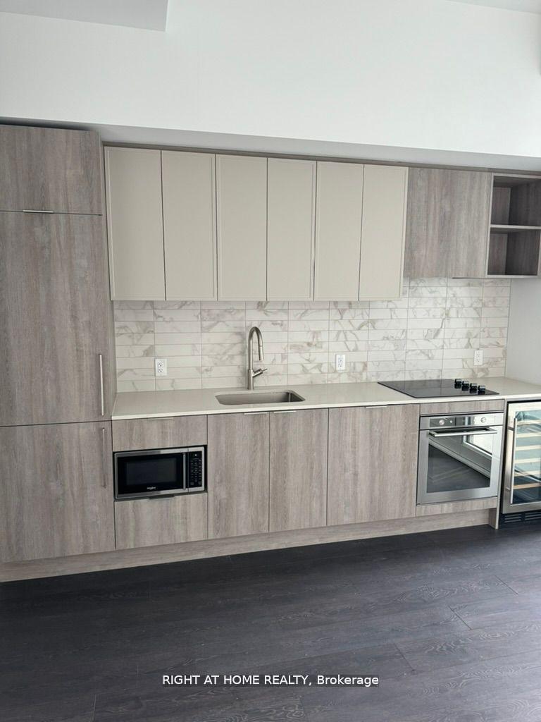 Photo 3 of Unit 935, 2020 Bathurst Street, Toronto, Humewood-Cedarvale — HOMEH