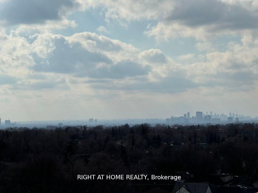 Photo 8 of Unit 935, 2020 Bathurst Street, Toronto, Humewood-Cedarvale — HOMEH