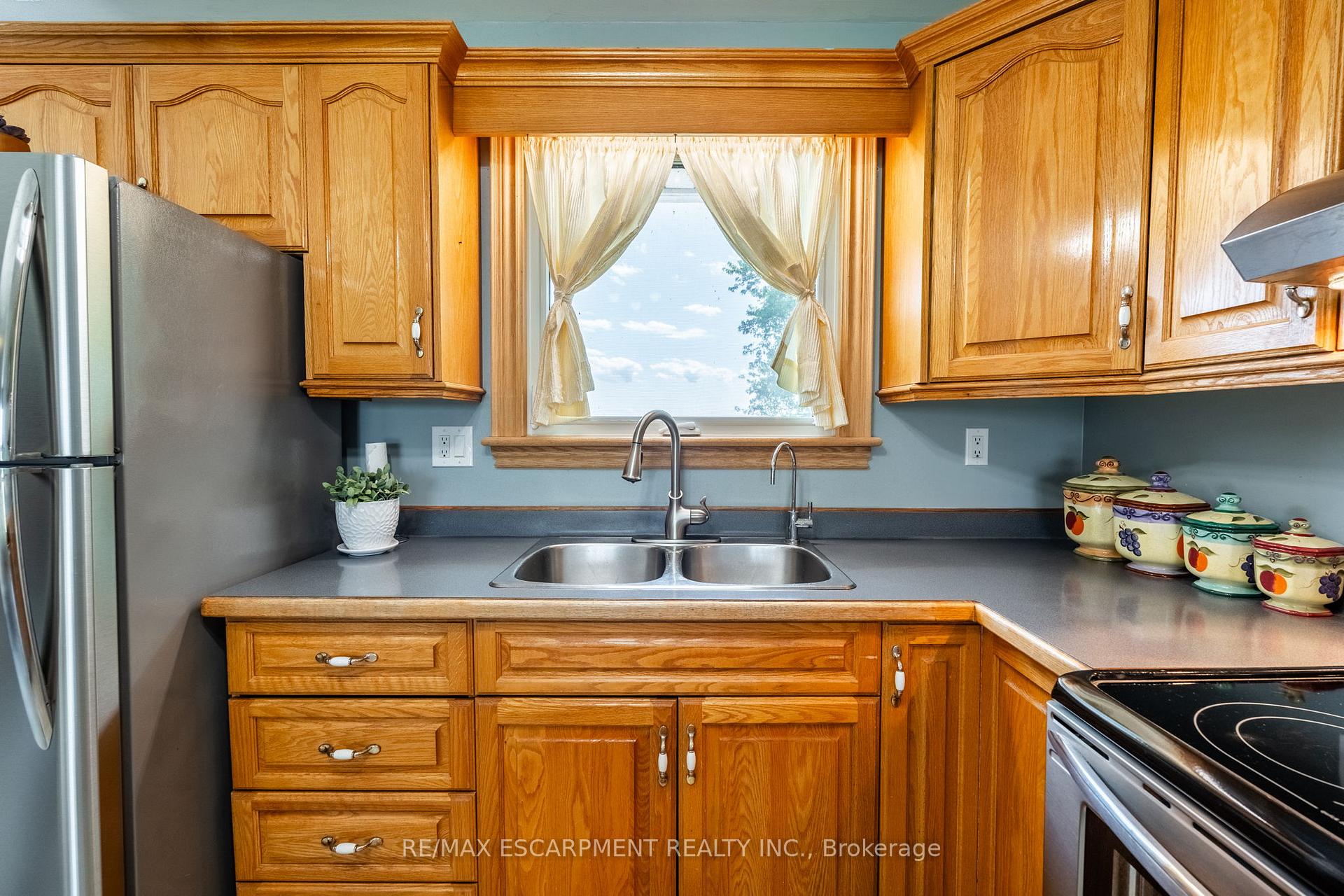 Photo 25 of 180 King Street E, Haldimand — HOMEH