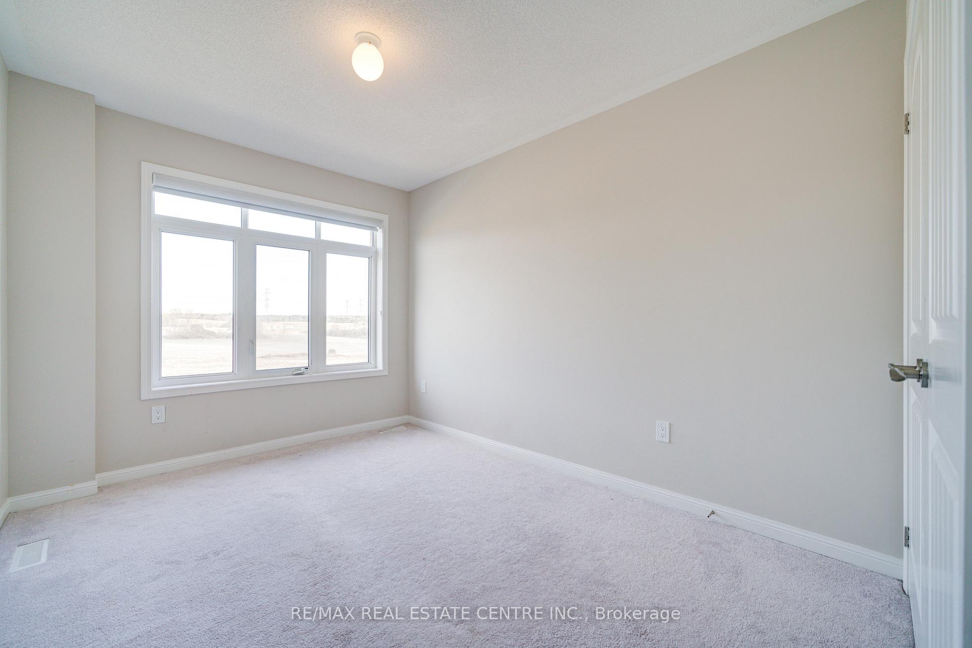 Photo 11 of 319 Windfields Farm Drive E, Oshawa, Windfields — HOMEH