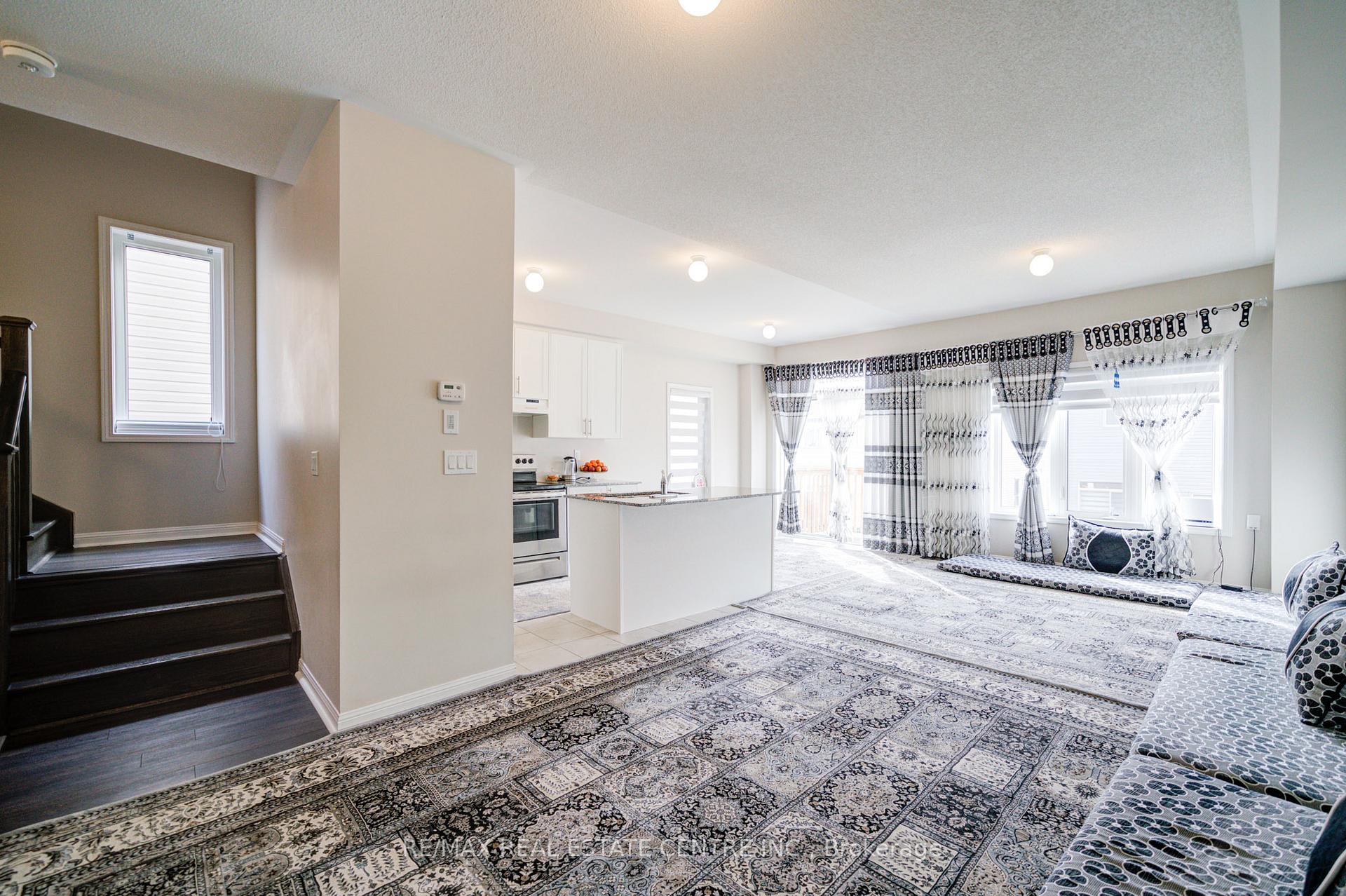 Photo 12 of 319 Windfields Farm Drive E, Oshawa, Windfields — HOMEH