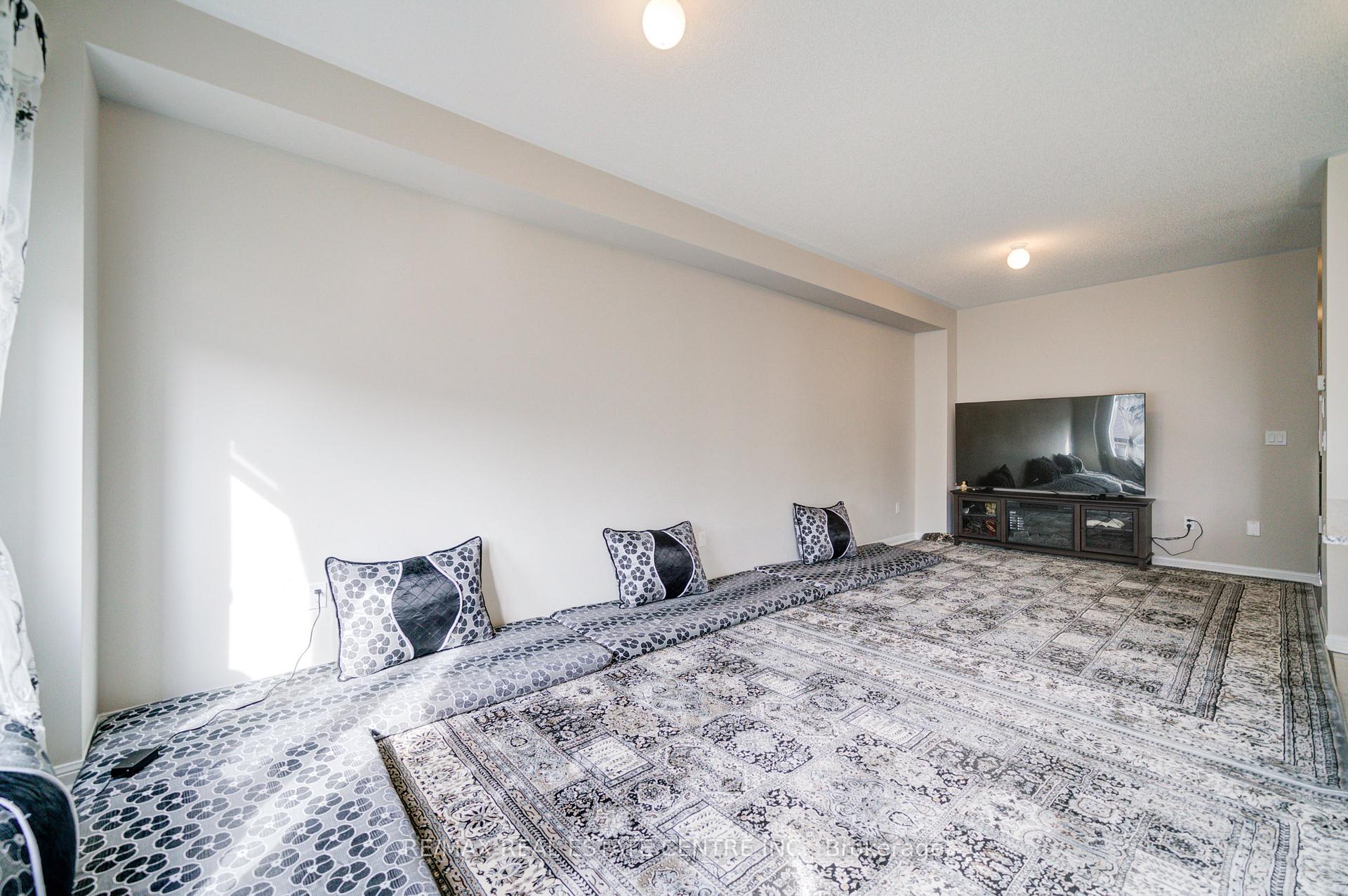 Photo 13 of 319 Windfields Farm Drive E, Oshawa, Windfields — HOMEH