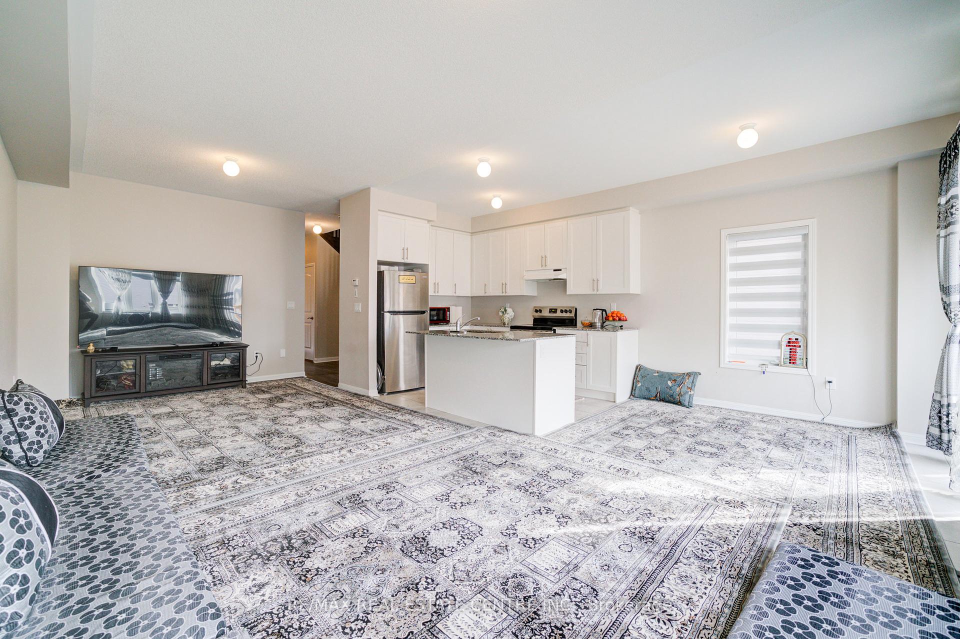 Photo 10 of 319 Windfields Farm Drive E, Oshawa, Windfields — HOMEH