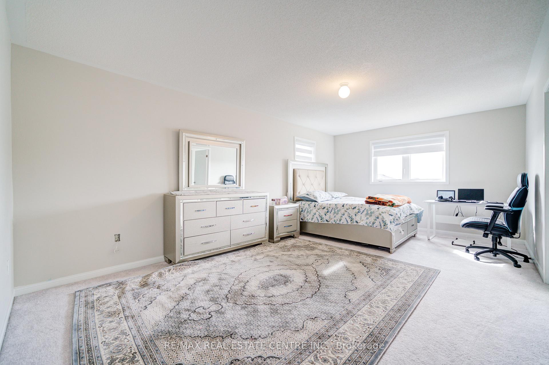 Photo 16 of 319 Windfields Farm Drive E, Oshawa, Windfields — HOMEH