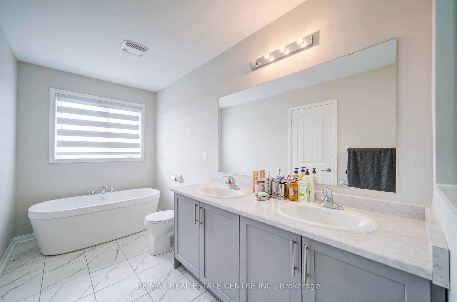 Photo 23 of 319 Windfields Farm Drive E, Oshawa, Windfields — HOMEH