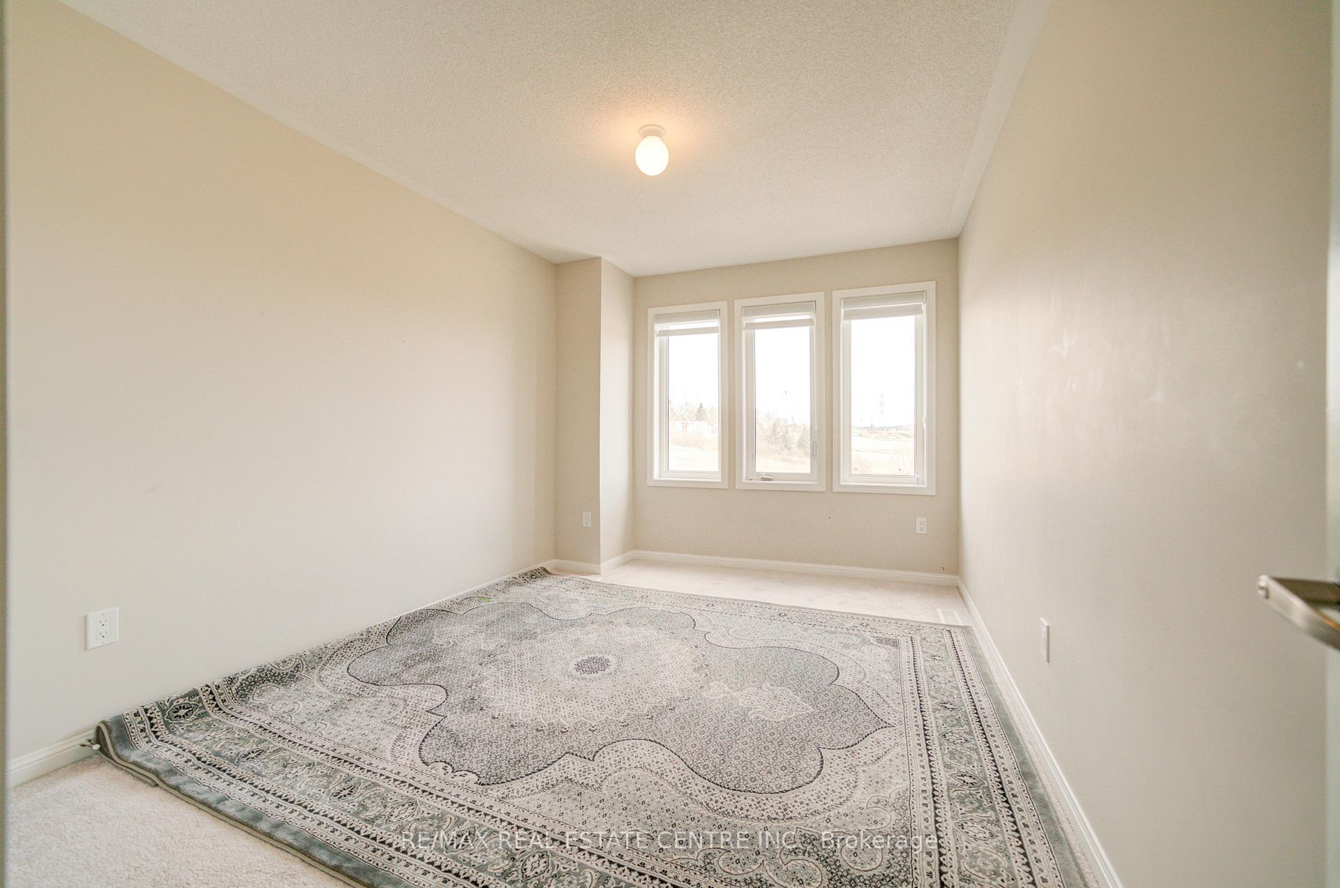 Photo 26 of 319 Windfields Farm Drive E, Oshawa, Windfields — HOMEH