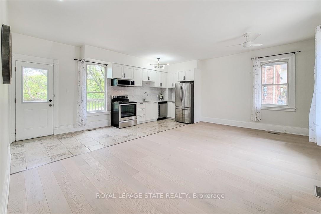 Photo 5 of Unit Main, 115 Main Street W, Grimsby, Grimsby West — HOMEH
