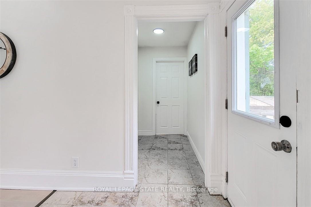 Photo 6 of Unit Main, 115 Main Street W, Grimsby, Grimsby West — HOMEH