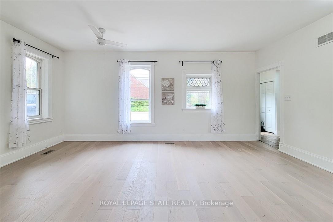 Photo 7 of Unit Main, 115 Main Street W, Grimsby, Grimsby West — HOMEH