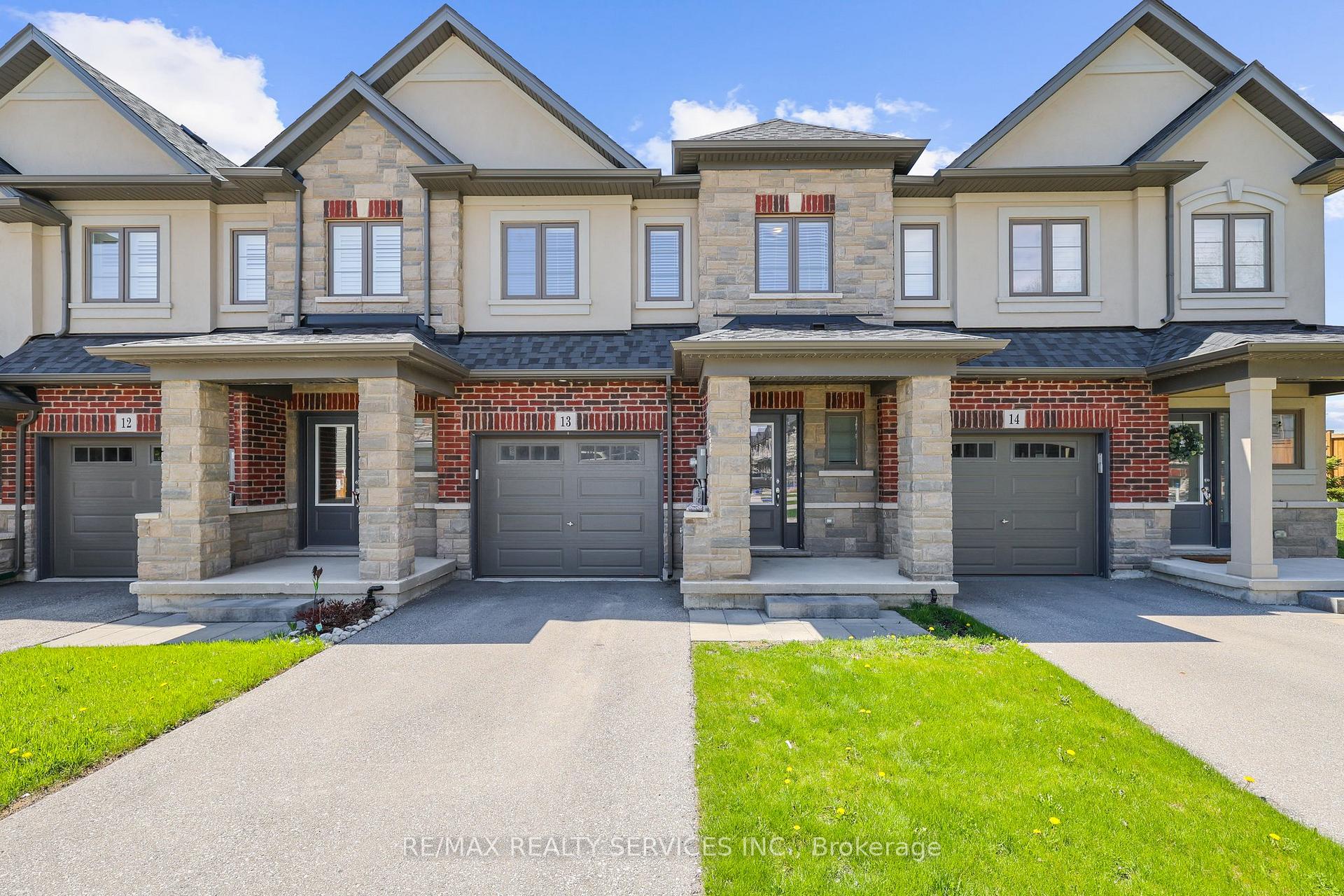 Photo 3 of Unit 13, 324 Equestrian Way, Cambridge, Hagey — HOMEH