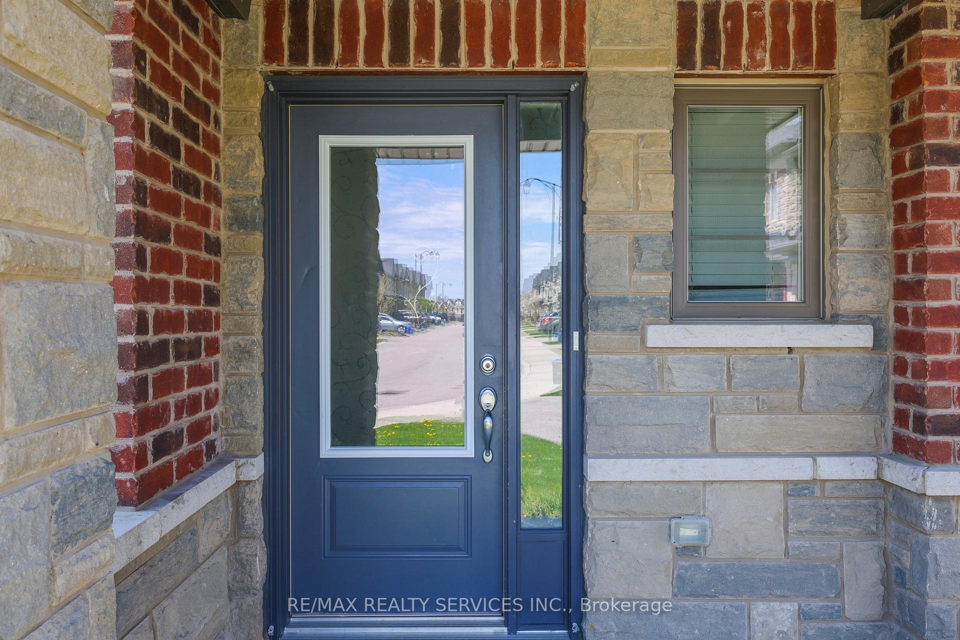 Photo 6 of Unit 13, 324 Equestrian Way, Cambridge, Hagey — HOMEH