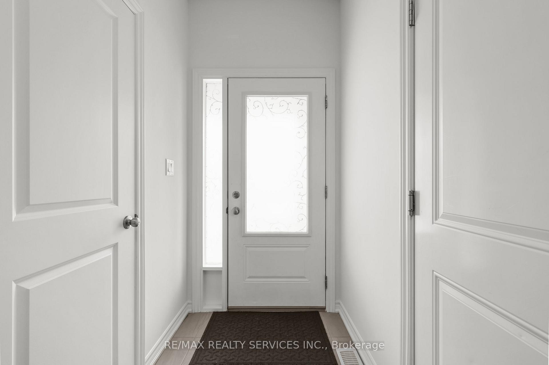 Photo 2 of Unit 13, 324 Equestrian Way, Cambridge, Hagey — HOMEH