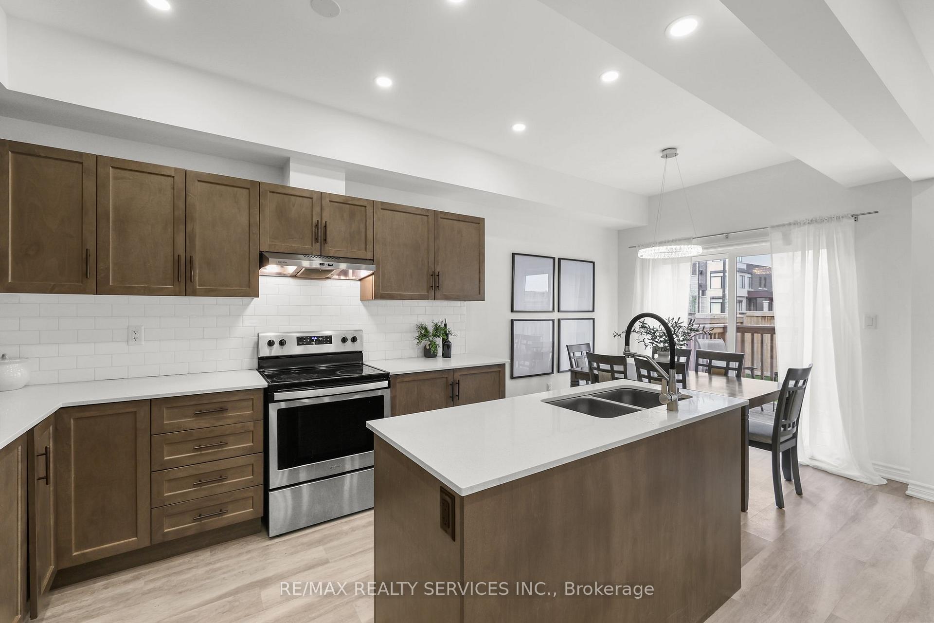 Photo 5 of Unit 13, 324 Equestrian Way, Cambridge, Hagey — HOMEH