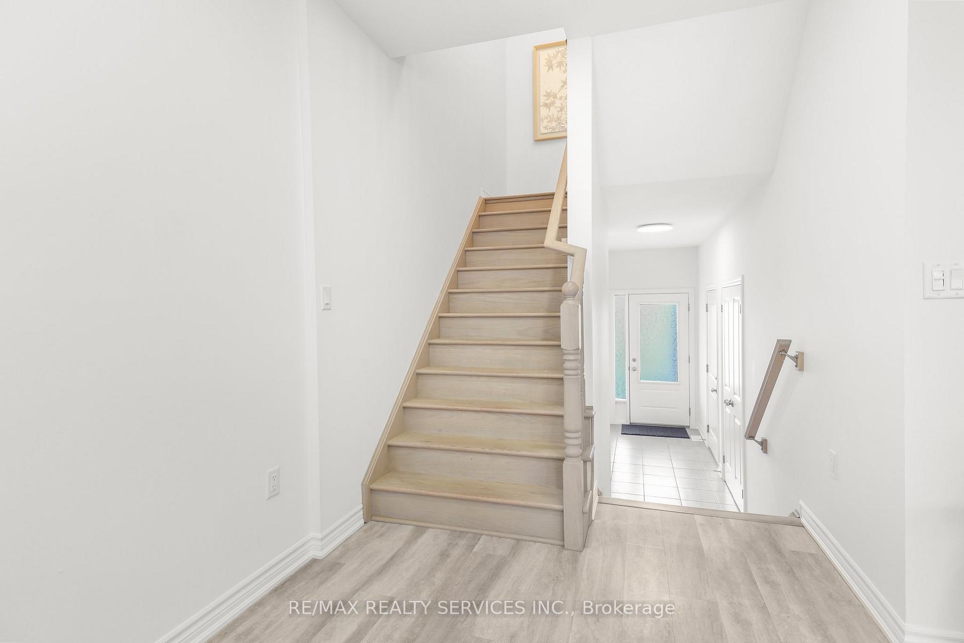 Photo 10 of Unit 13, 324 Equestrian Way, Cambridge, Hagey — HOMEH