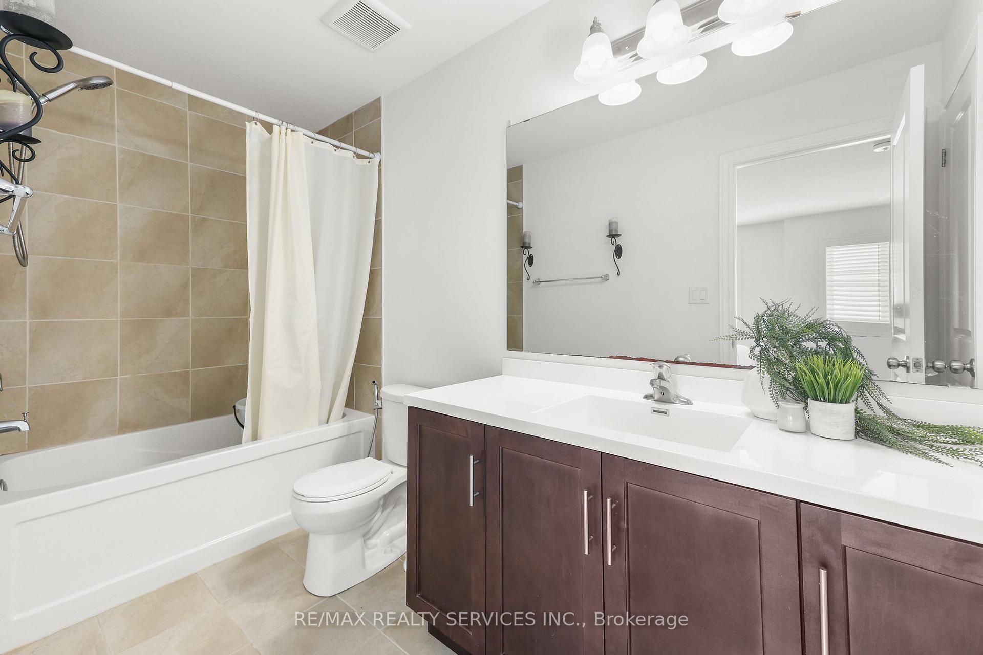 Photo 13 of Unit 13, 324 Equestrian Way, Cambridge, Hagey — HOMEH