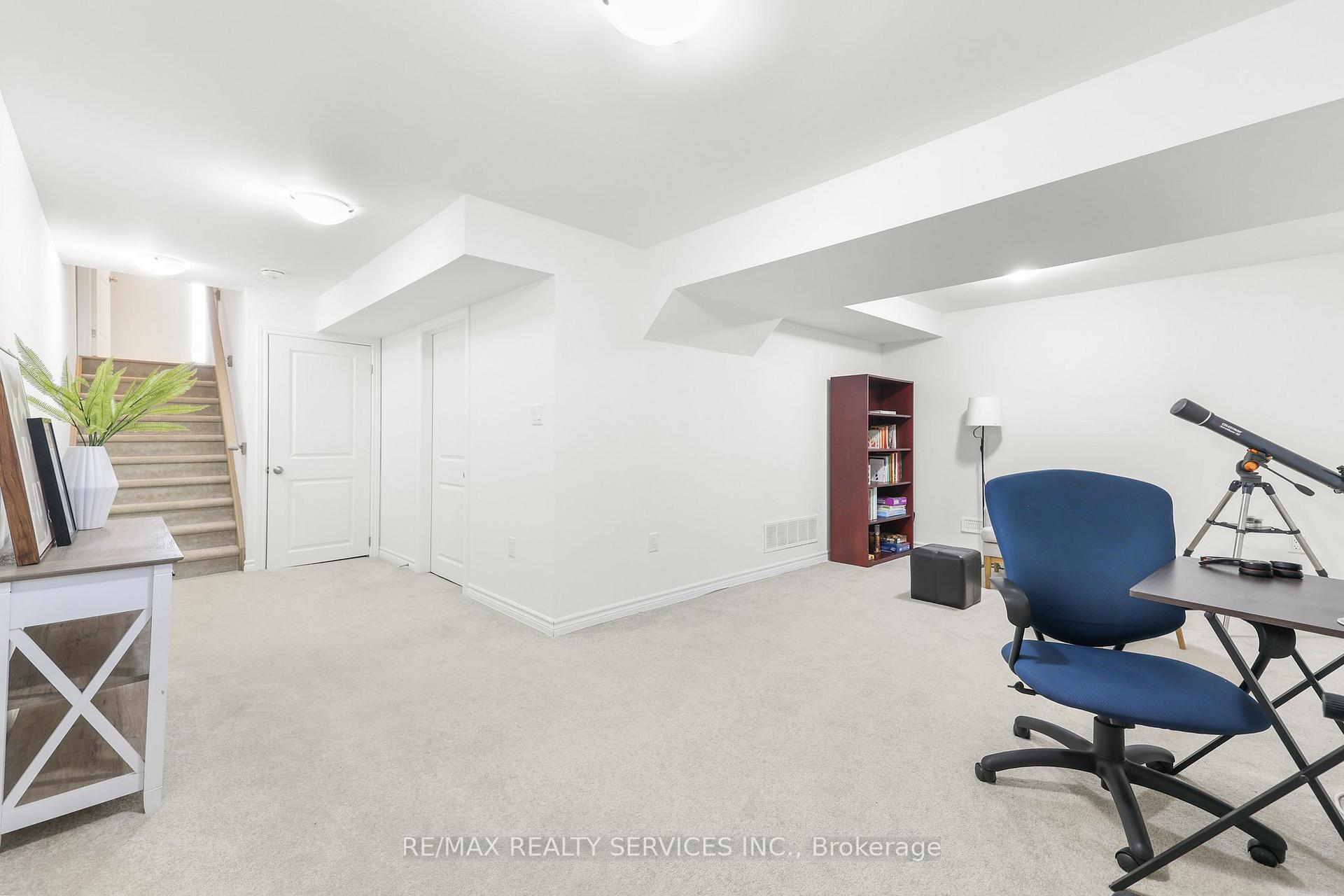 Photo 26 of Unit 13, 324 Equestrian Way, Cambridge, Hagey — HOMEH