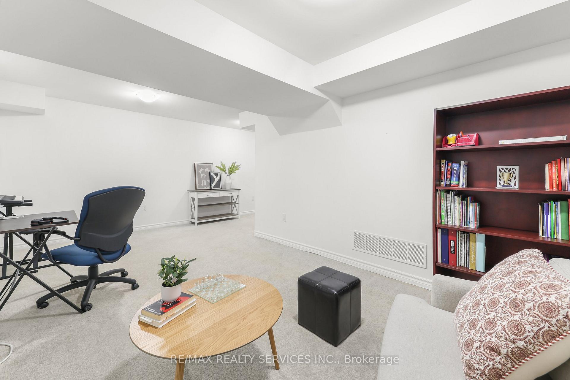 Photo 35 of Unit 13, 324 Equestrian Way, Cambridge, Hagey — HOMEH