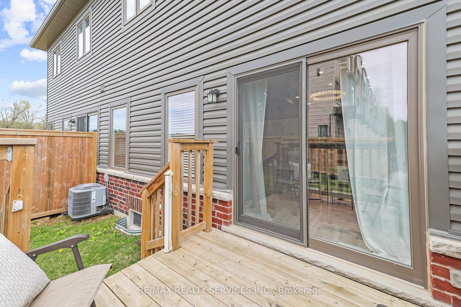 Photo 22 of Unit 13, 324 Equestrian Way, Cambridge, Hagey — HOMEH