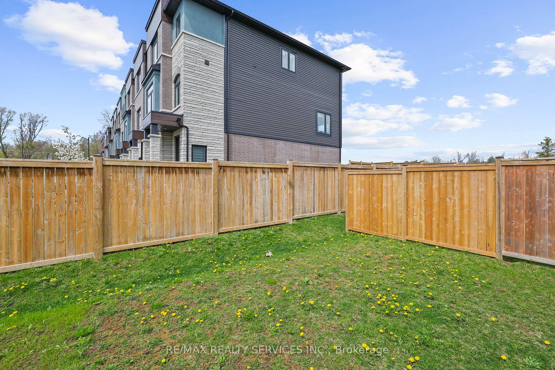 Photo 34 of Unit 13, 324 Equestrian Way, Cambridge, Hagey — HOMEH