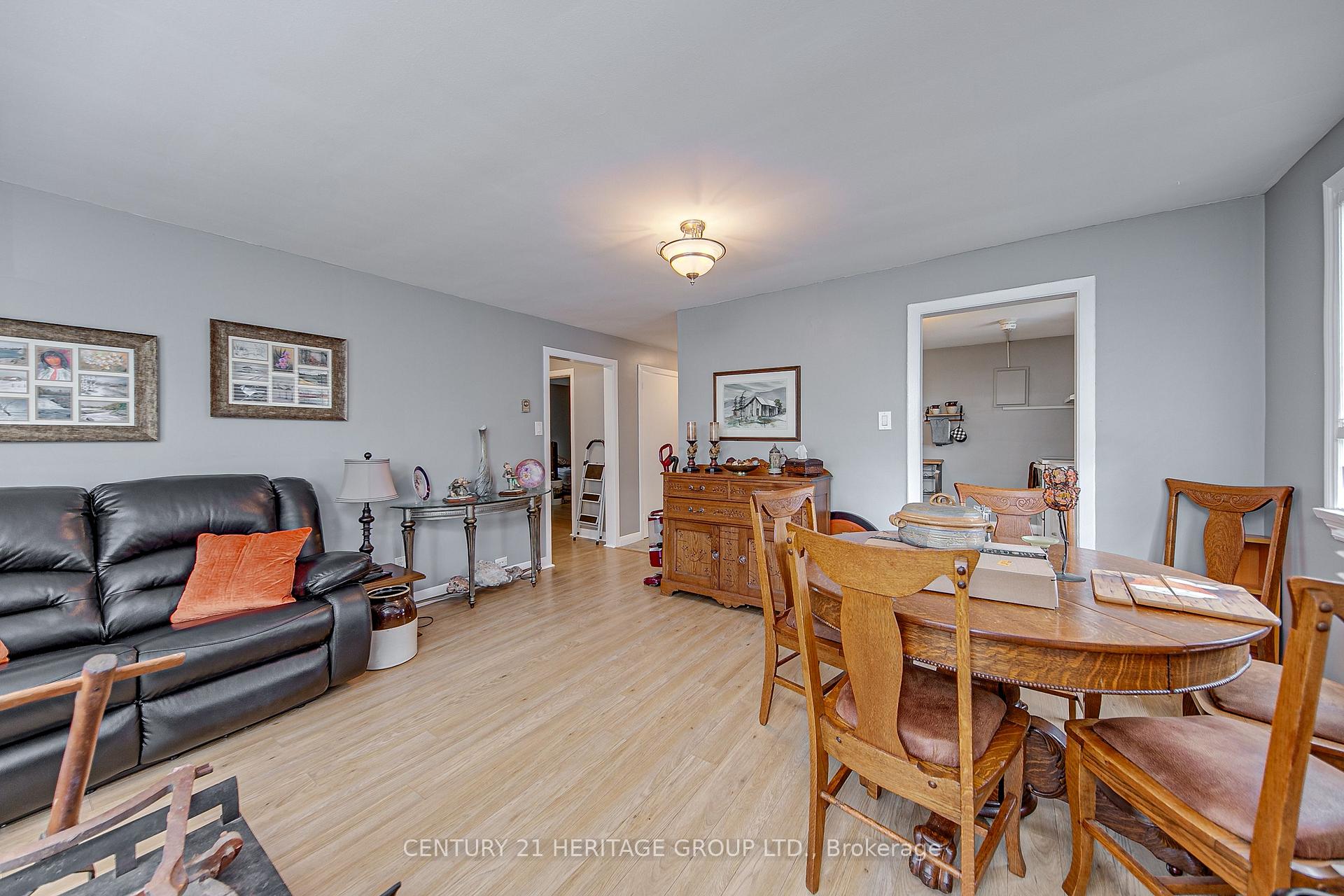 Photo 3 of 36 Puget Street, Barrie, North Shore — HOMEH