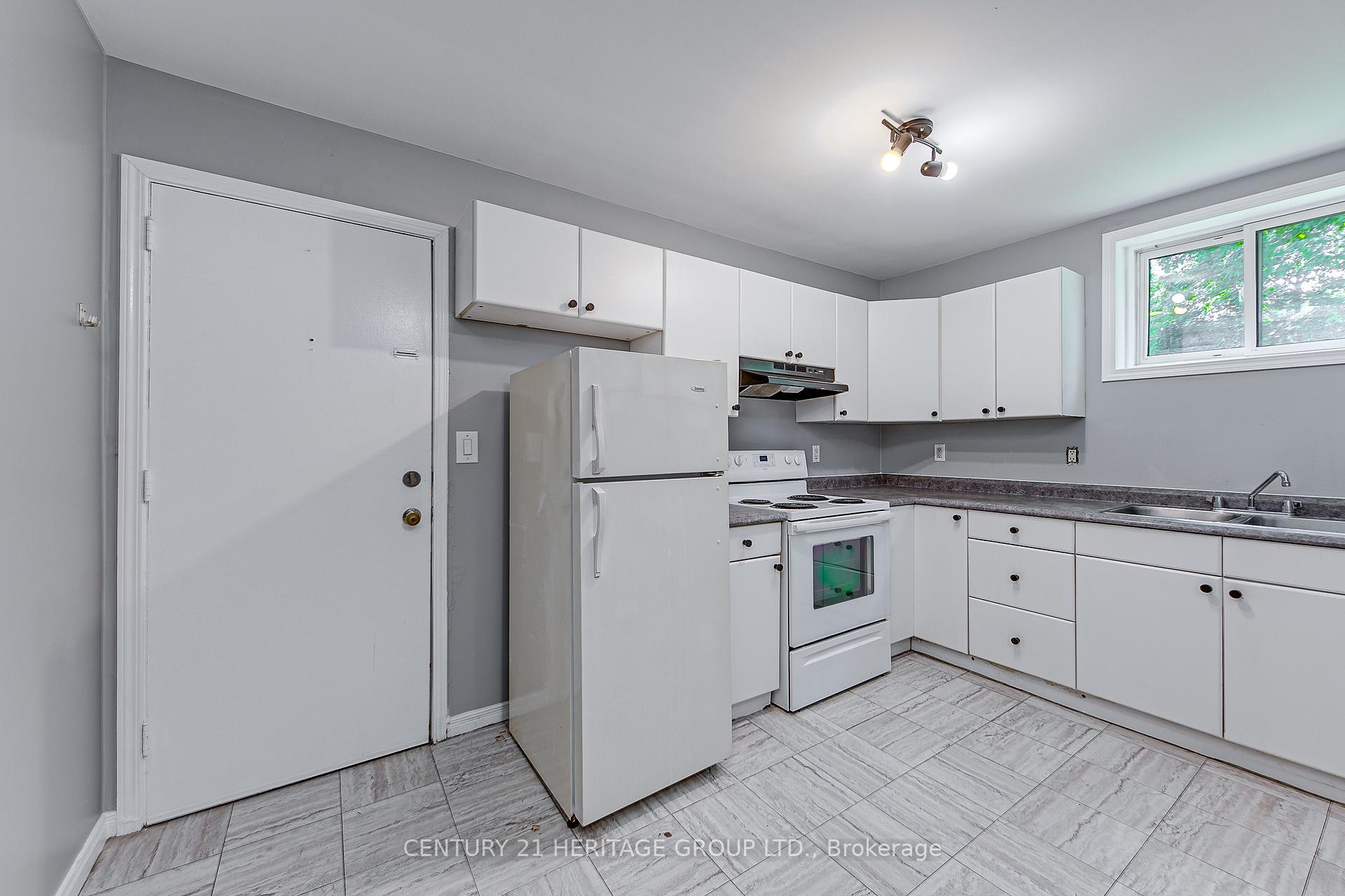 Photo 6 of 36 Puget Street, Barrie, North Shore — HOMEH