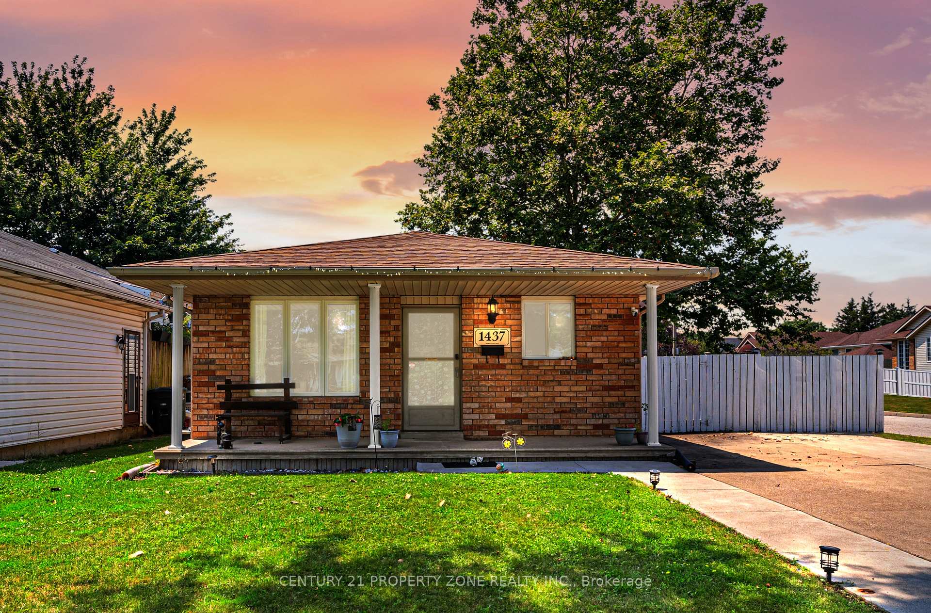 Photo 1 of 1437 Hansen Crescent W, Windsor — HOMEH