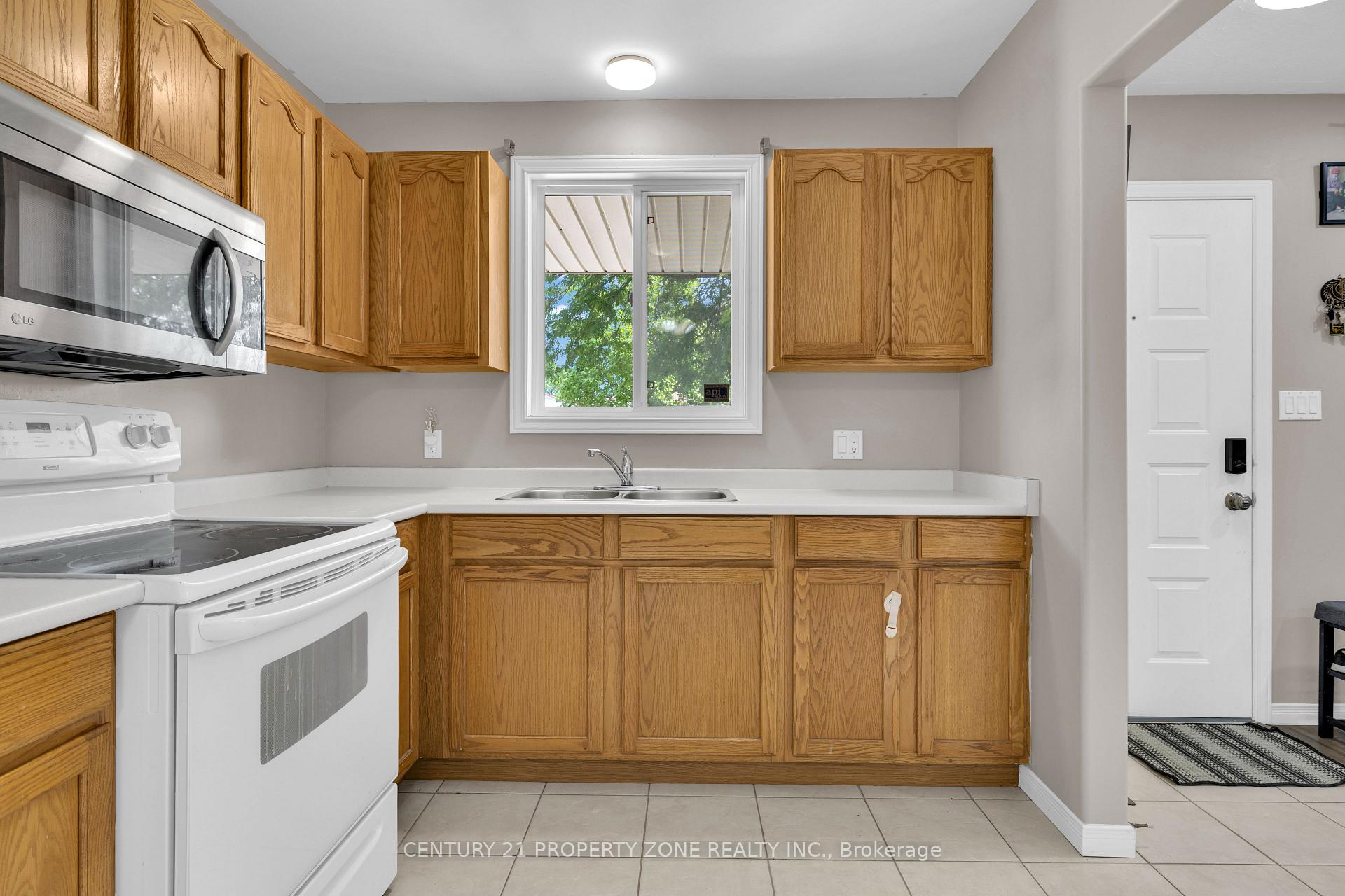 Photo 6 of 1437 Hansen Crescent W, Windsor — HOMEH