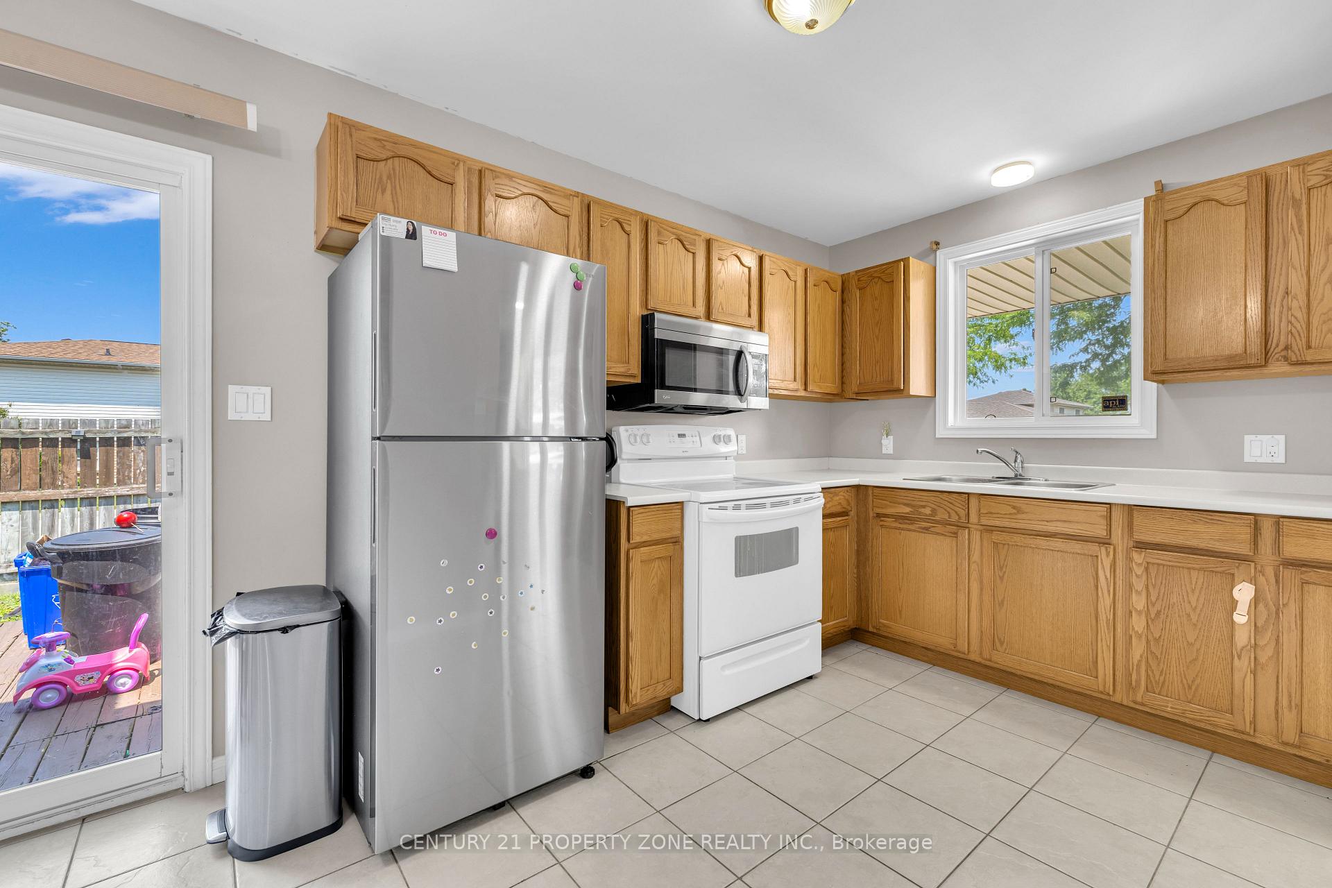 Photo 7 of 1437 Hansen Crescent W, Windsor — HOMEH