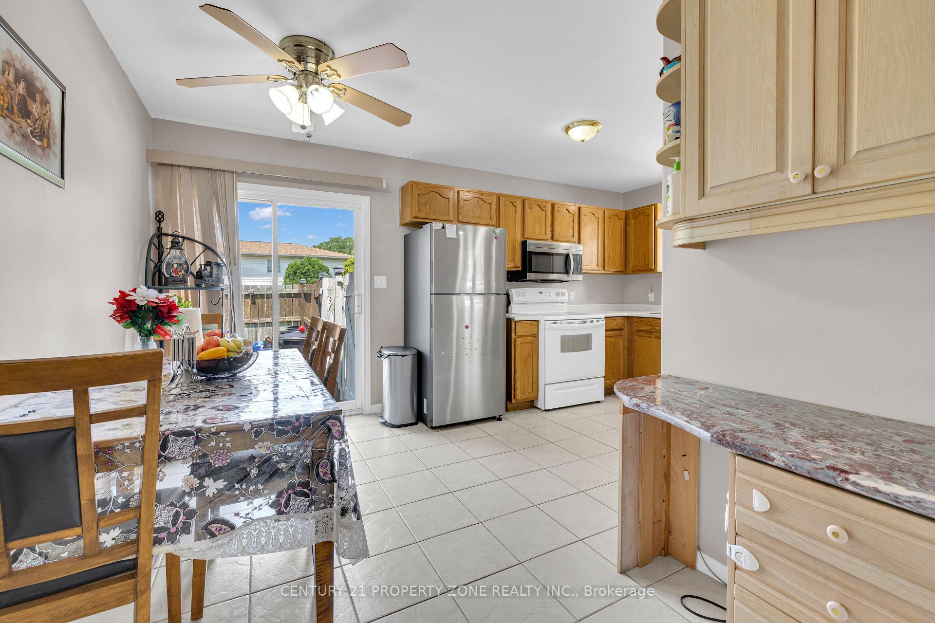 Photo 2 of 1437 Hansen Crescent W, Windsor — HOMEH
