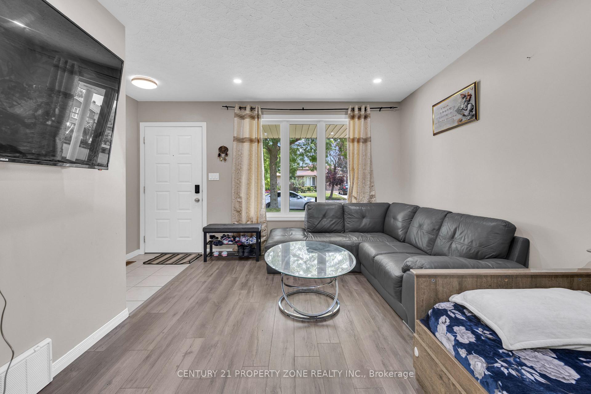 Photo 8 of 1437 Hansen Crescent W, Windsor — HOMEH