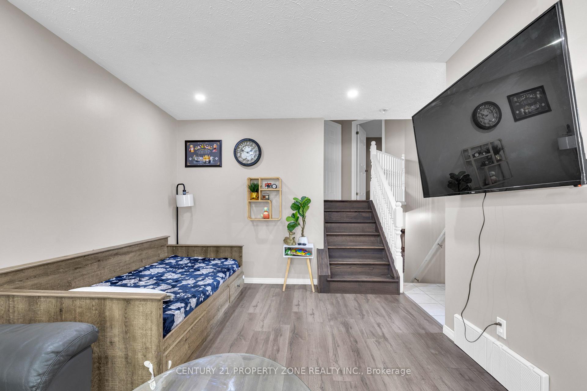 Photo 25 of 1437 Hansen Crescent W, Windsor — HOMEH
