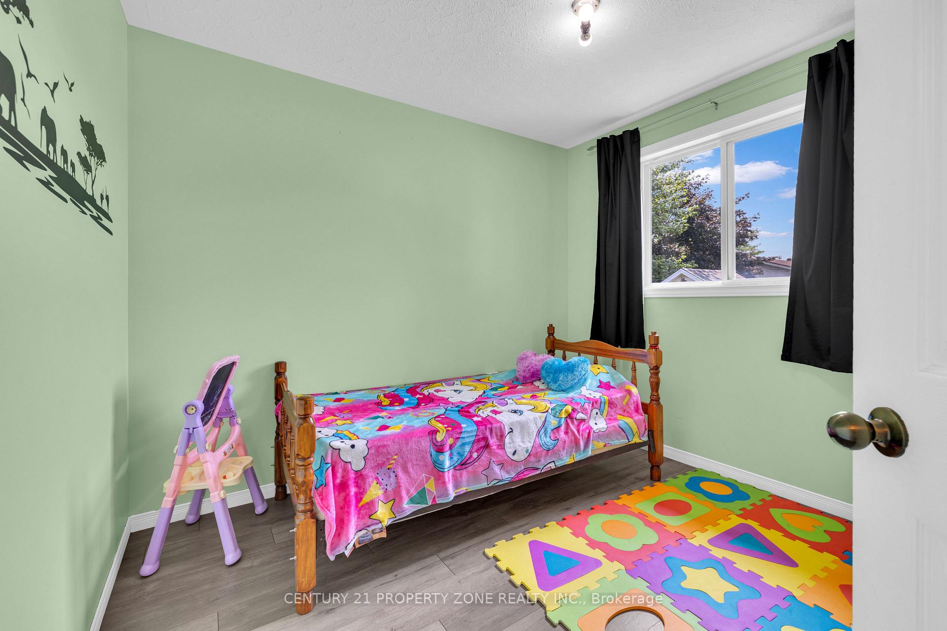 Photo 12 of 1437 Hansen Crescent W, Windsor — HOMEH