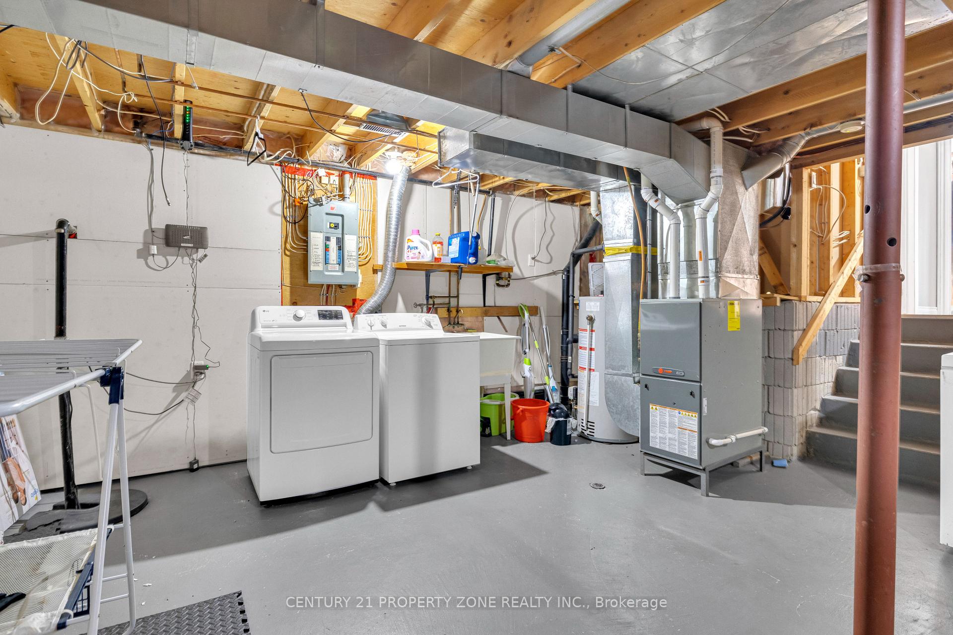 Photo 15 of 1437 Hansen Crescent W, Windsor — HOMEH