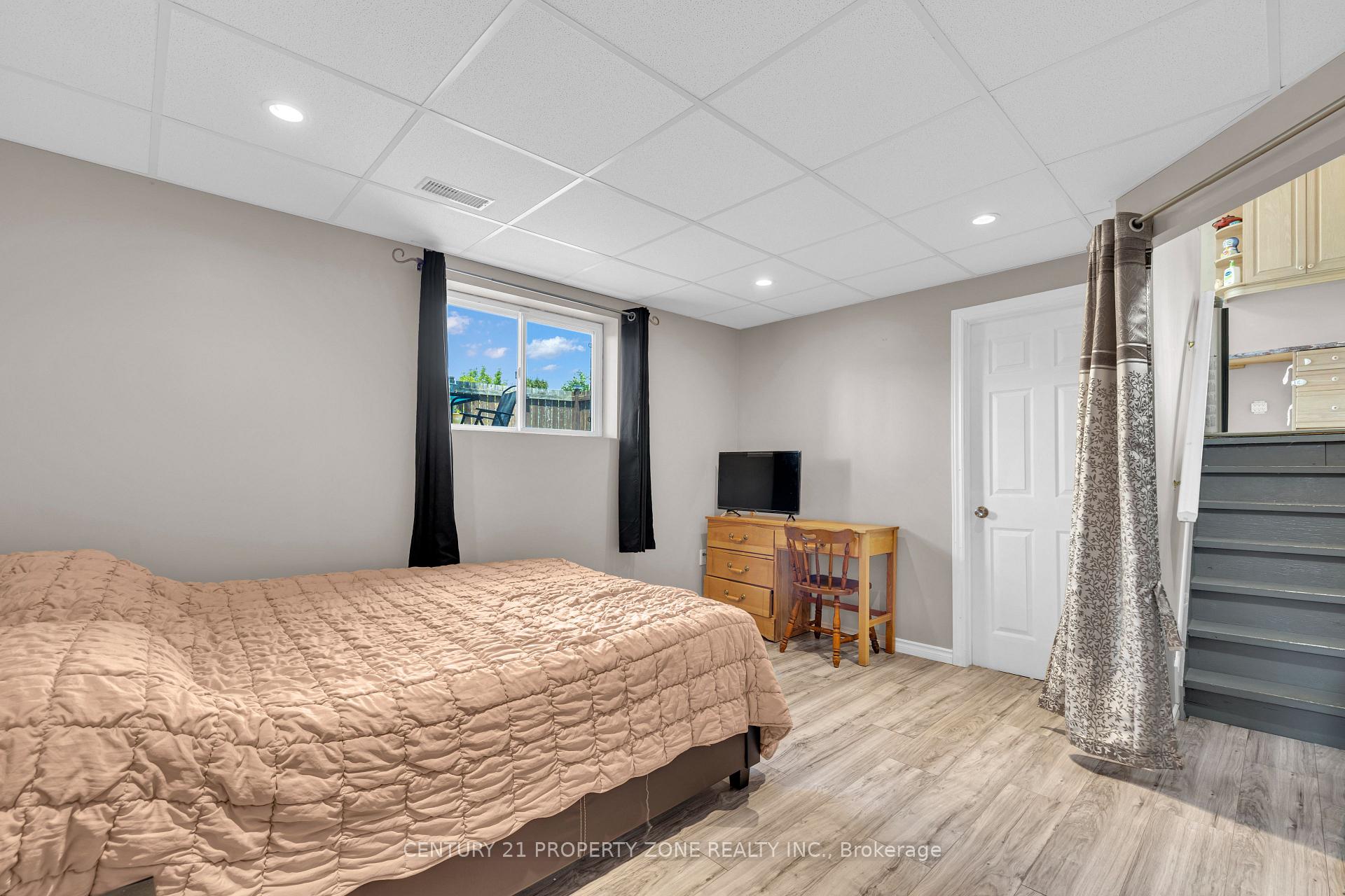 Photo 13 of 1437 Hansen Crescent W, Windsor — HOMEH