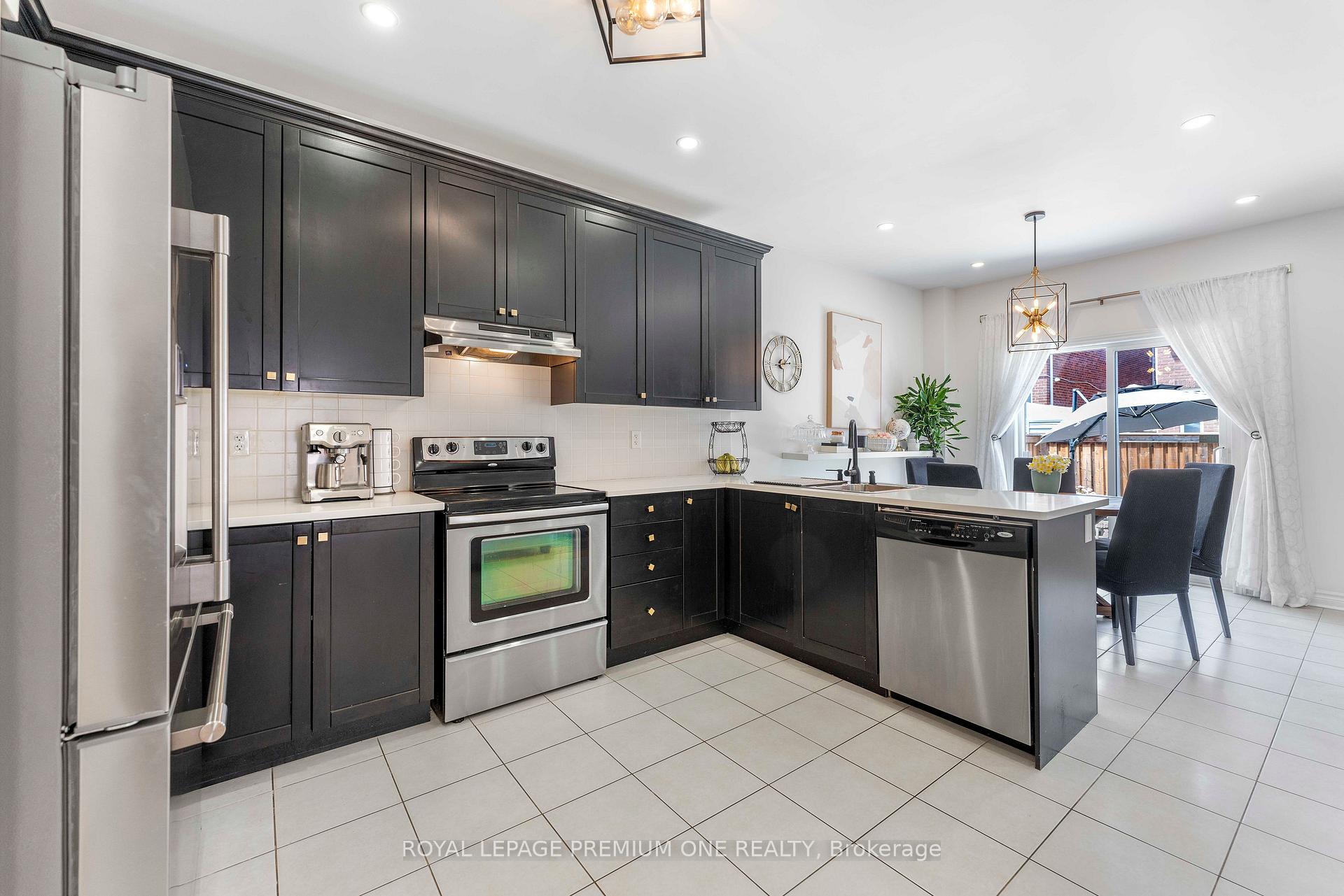 Photo 2 of 44 Dockside Court, Brampton, Sandringham-Wellington — HOMEH