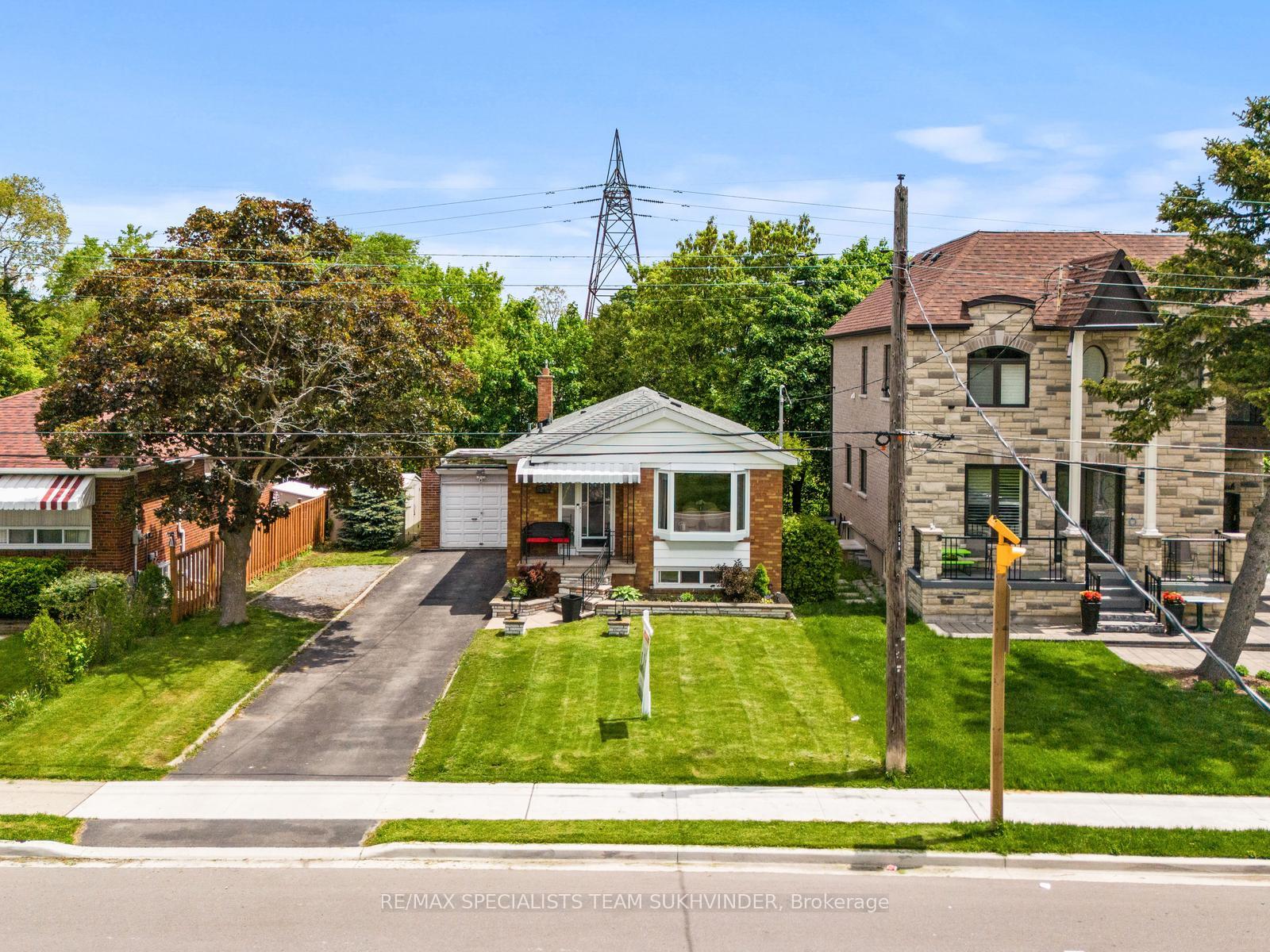 Front of 21 White Abbey Park