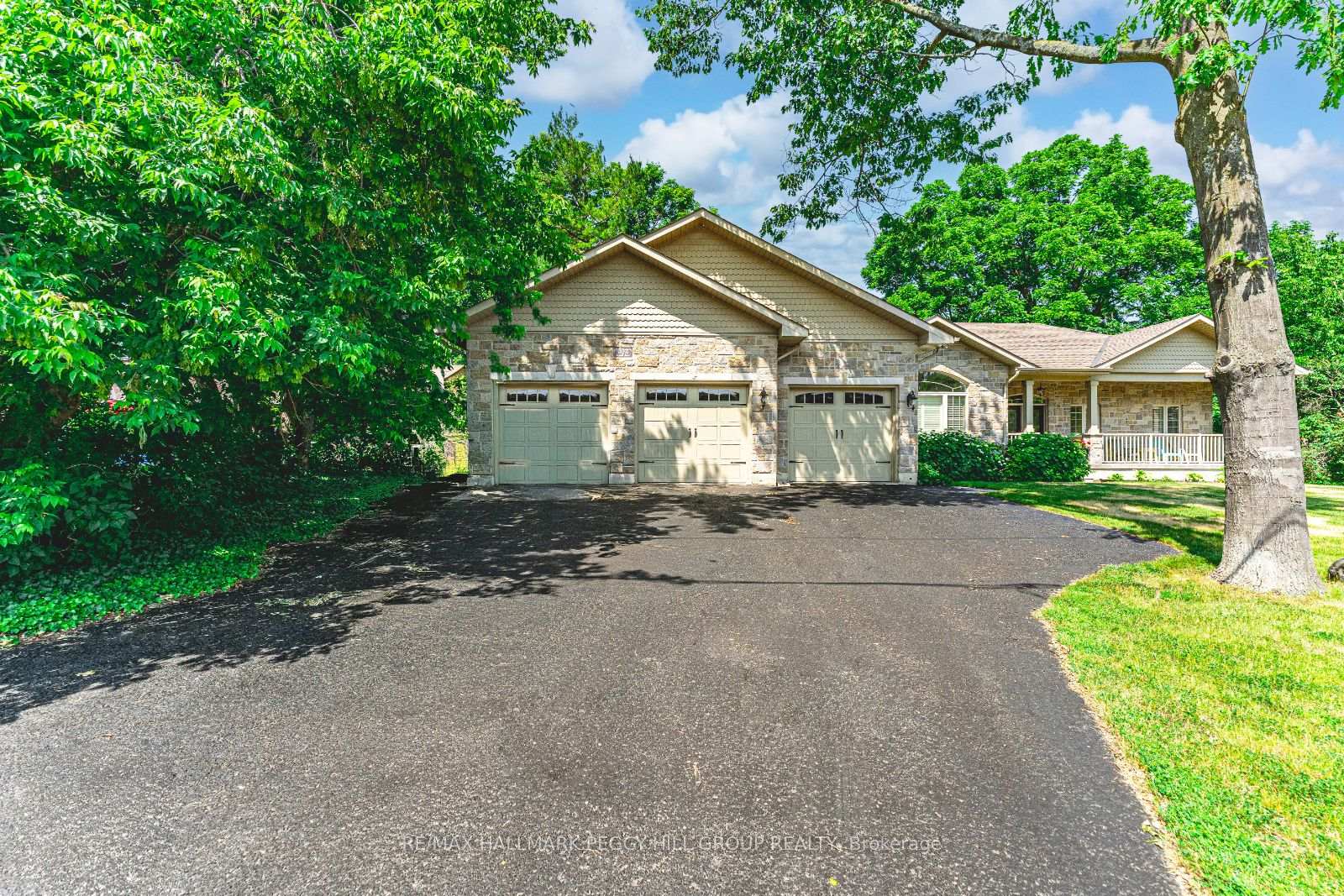 Photo 14 of 392 Cox Mill Road, Barrie, South Shore — HOMEH
