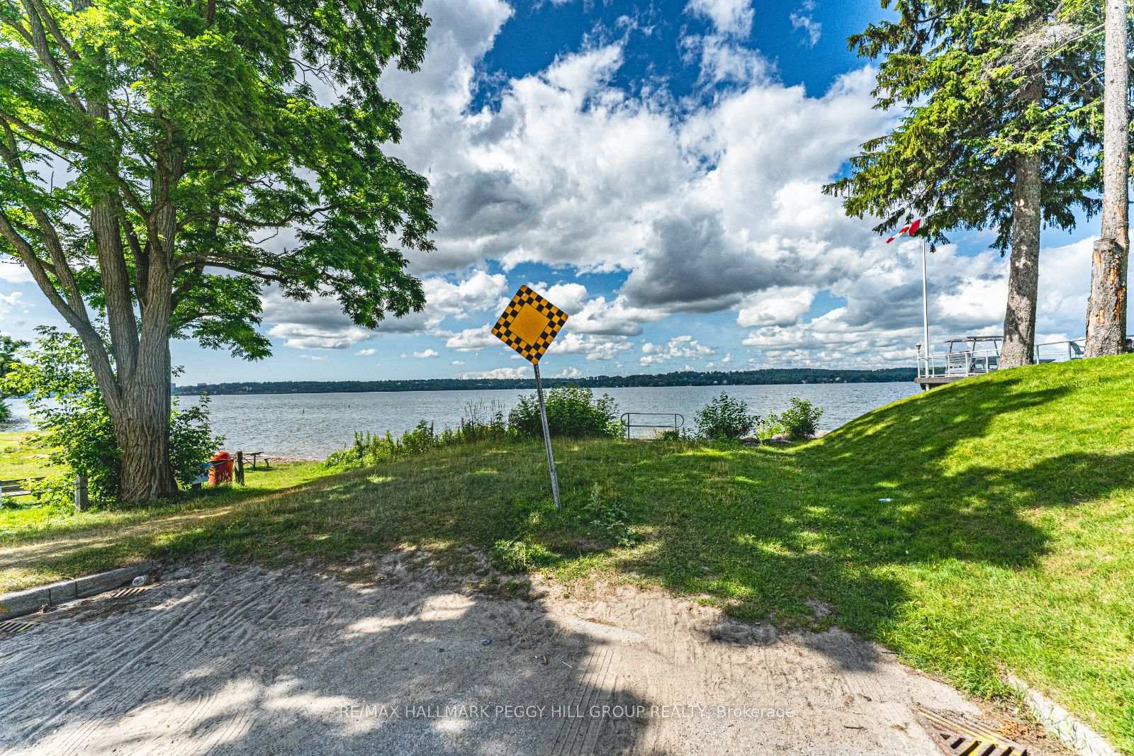 Photo 19 of 392 Cox Mill Road, Barrie, South Shore — HOMEH