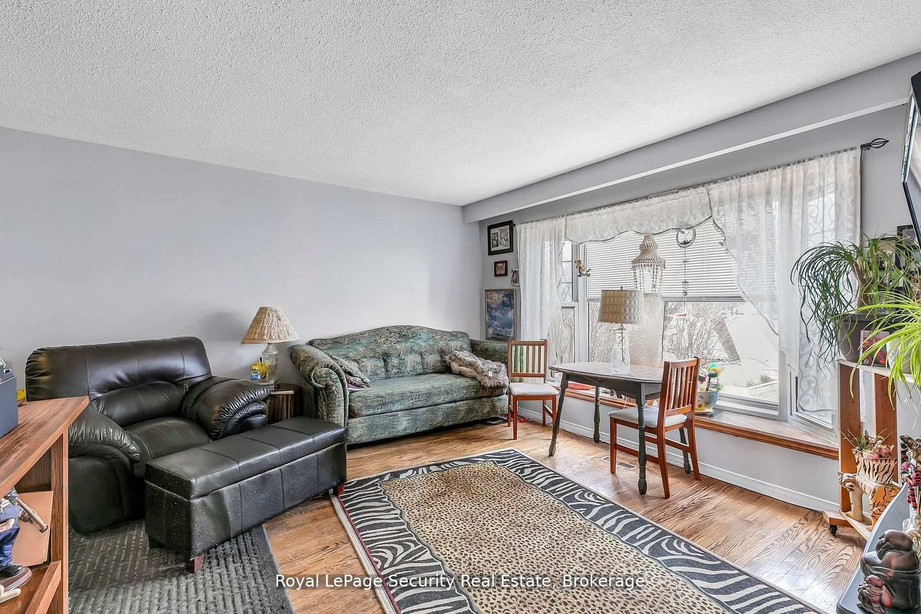 Photo 3 of 22 Burbank Place, Barrie, Grove East — HOMEH
