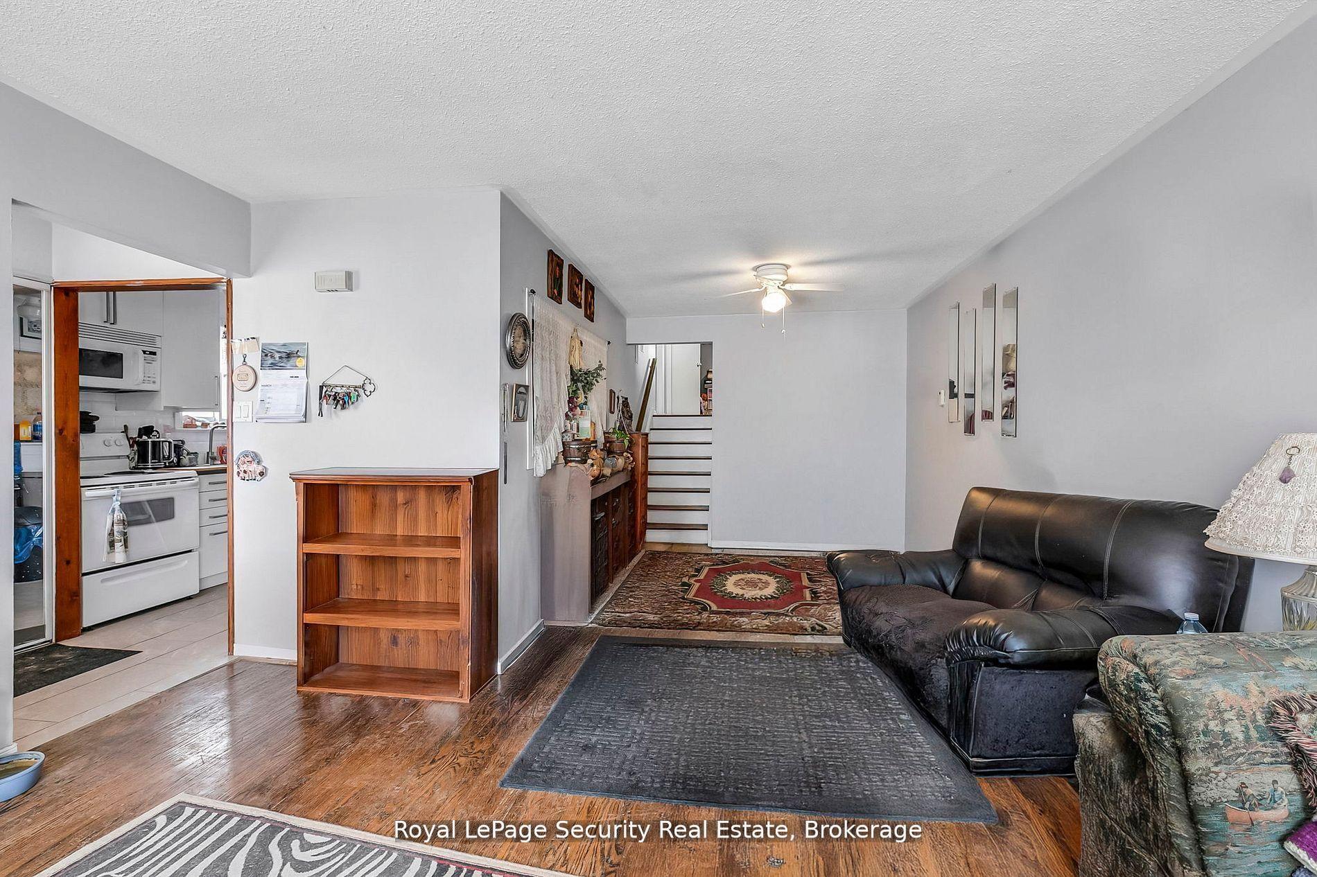 Photo 17 of 22 Burbank Place, Barrie, Grove East — HOMEH