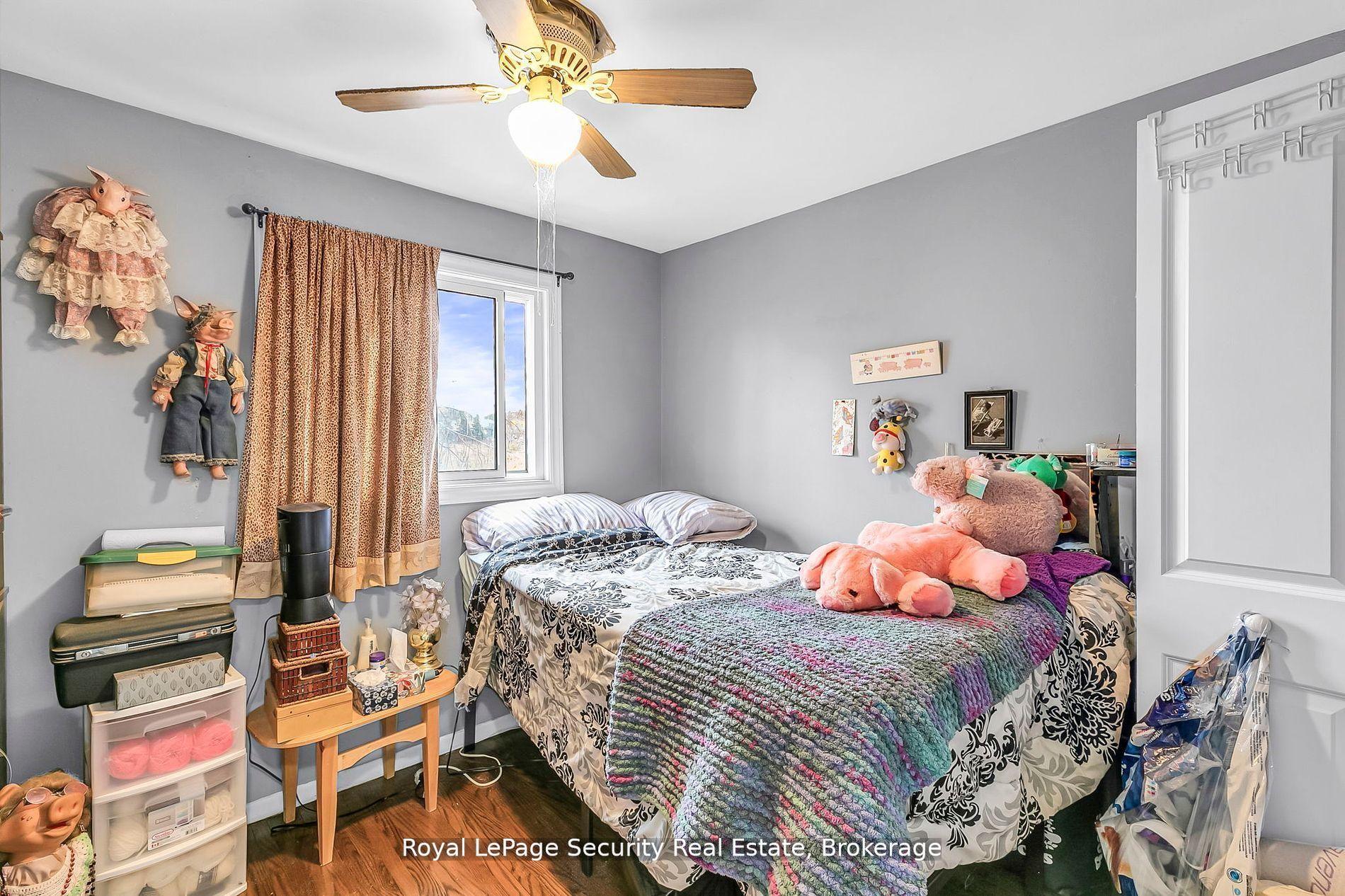 Photo 4 of 22 Burbank Place, Barrie, Grove East — HOMEH