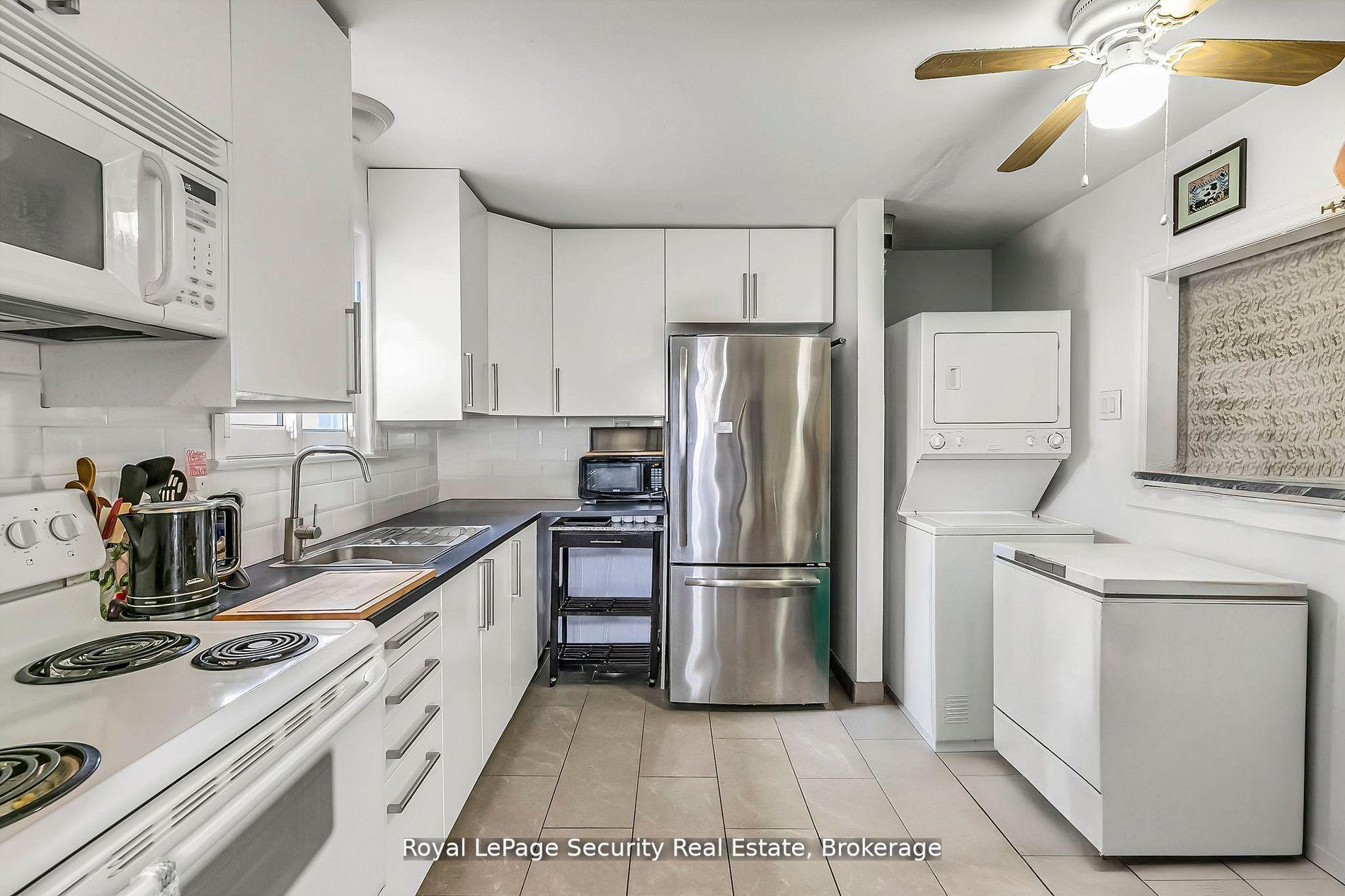 Photo 16 of 22 Burbank Place, Barrie, Grove East — HOMEH