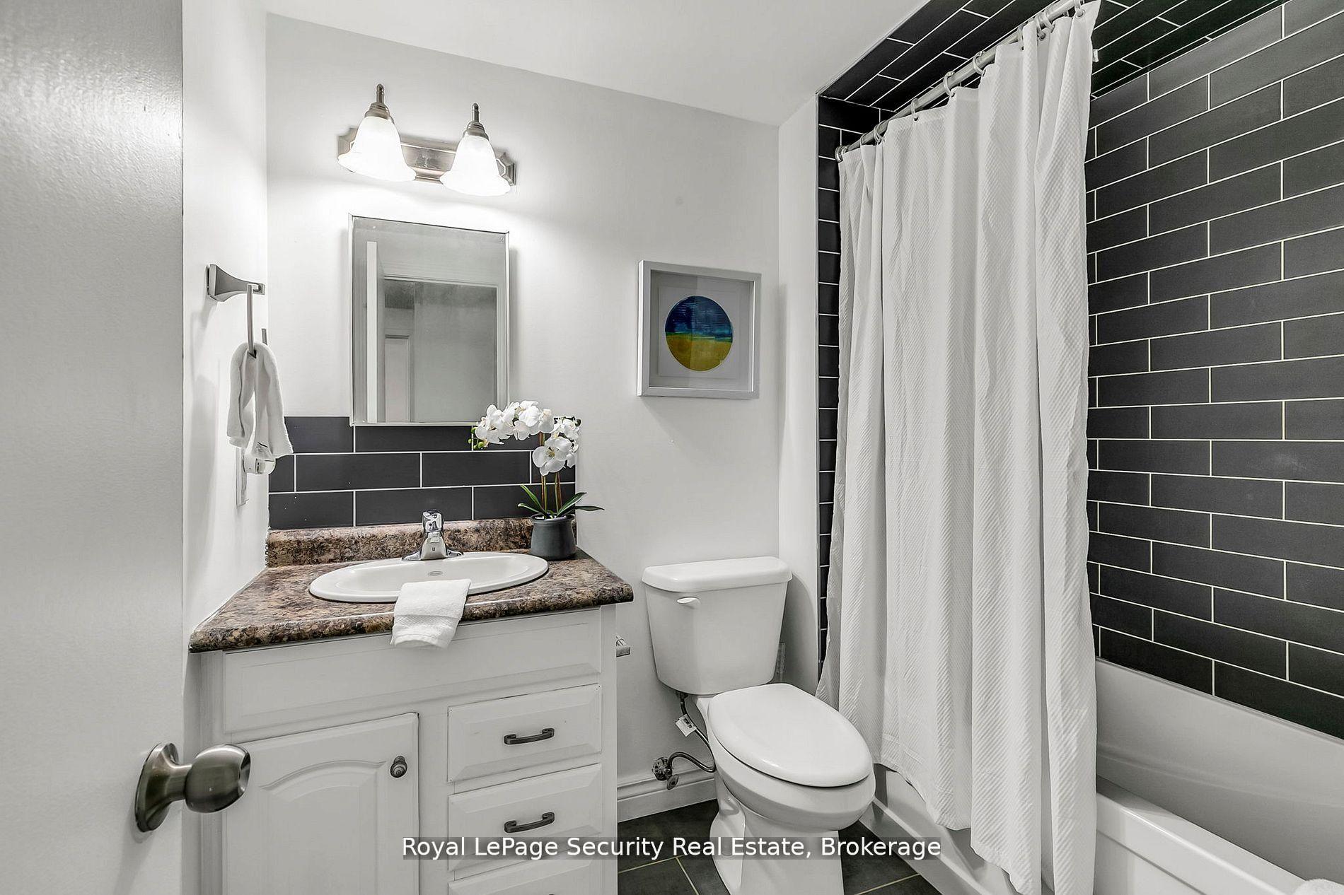 Photo 23 of 22 Burbank Place, Barrie, Grove East — HOMEH