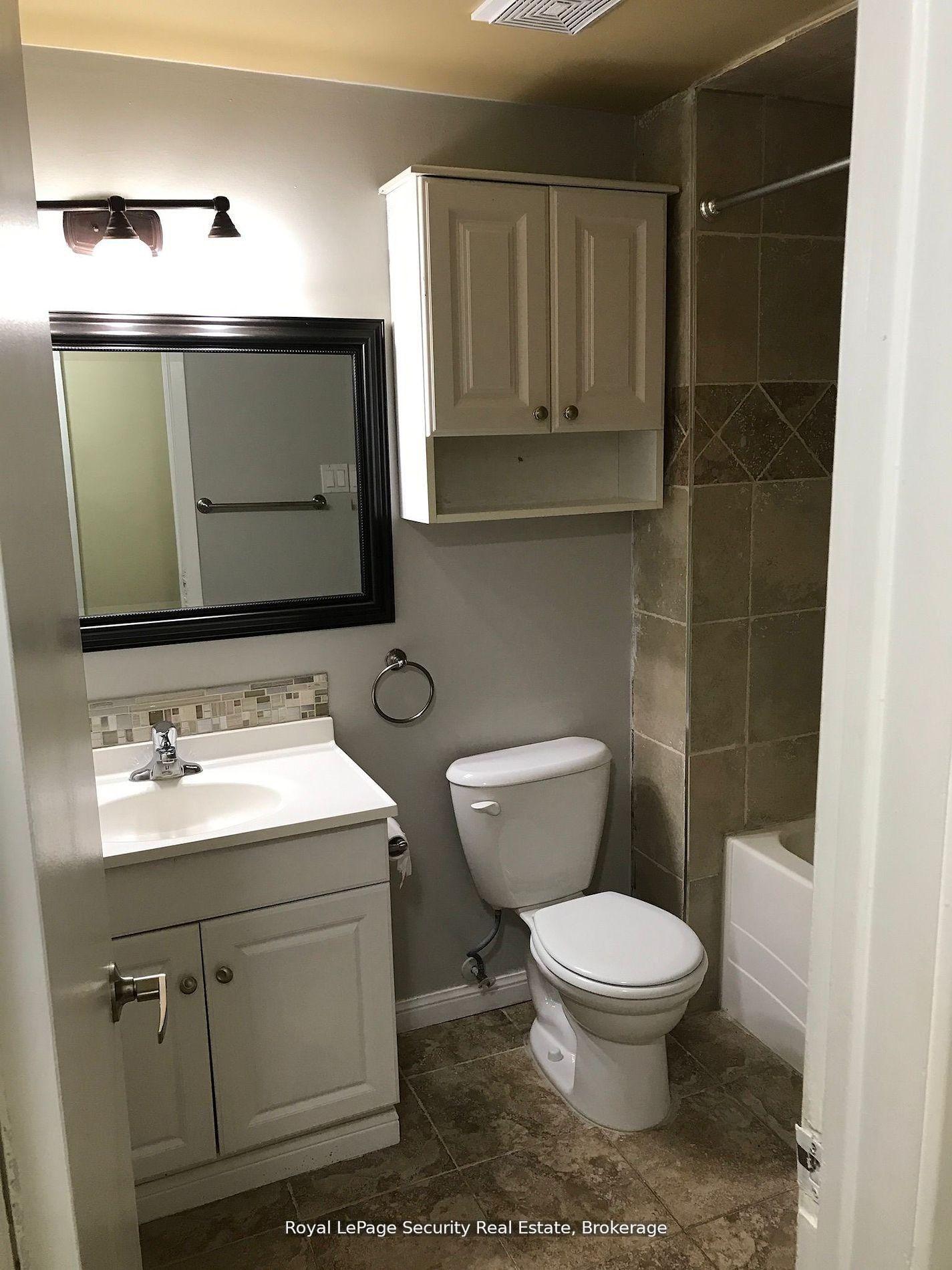 Photo 40 of 22 Burbank Place, Barrie, Grove East — HOMEH