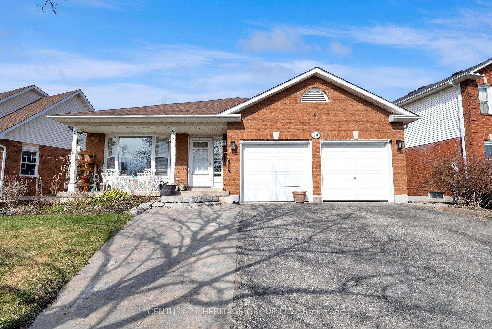 Photo 2 of 20 Orchard Park Drive, Clarington, Bowmanville — HOMEH
