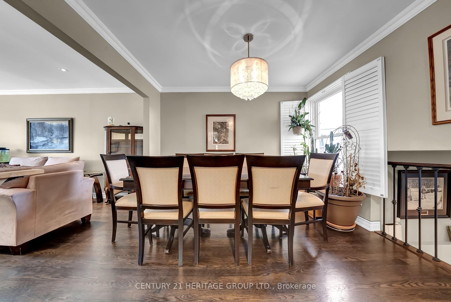 Photo 4 of 20 Orchard Park Drive, Clarington, Bowmanville — HOMEH