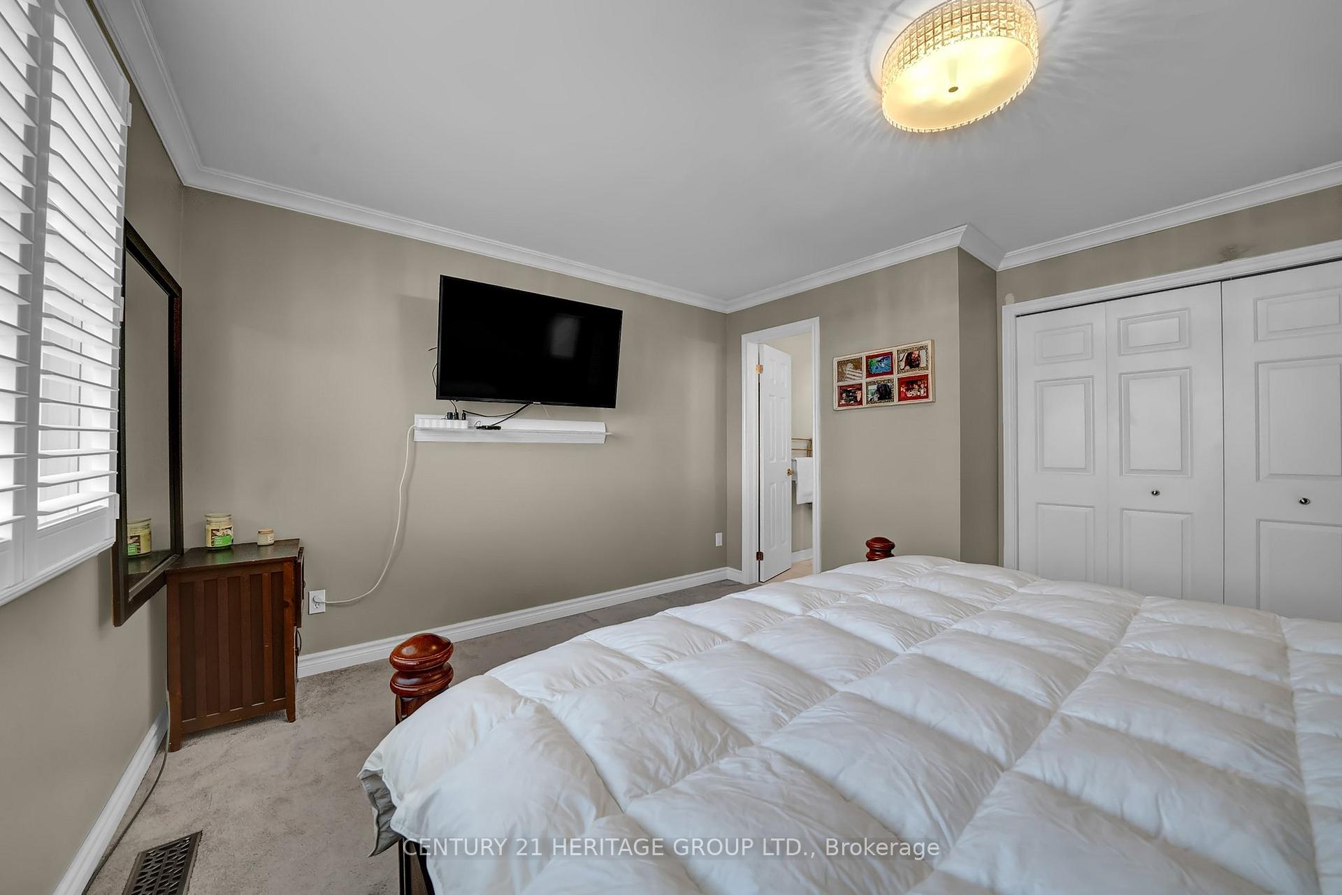 Photo 5 of 20 Orchard Park Drive, Clarington, Bowmanville — HOMEH