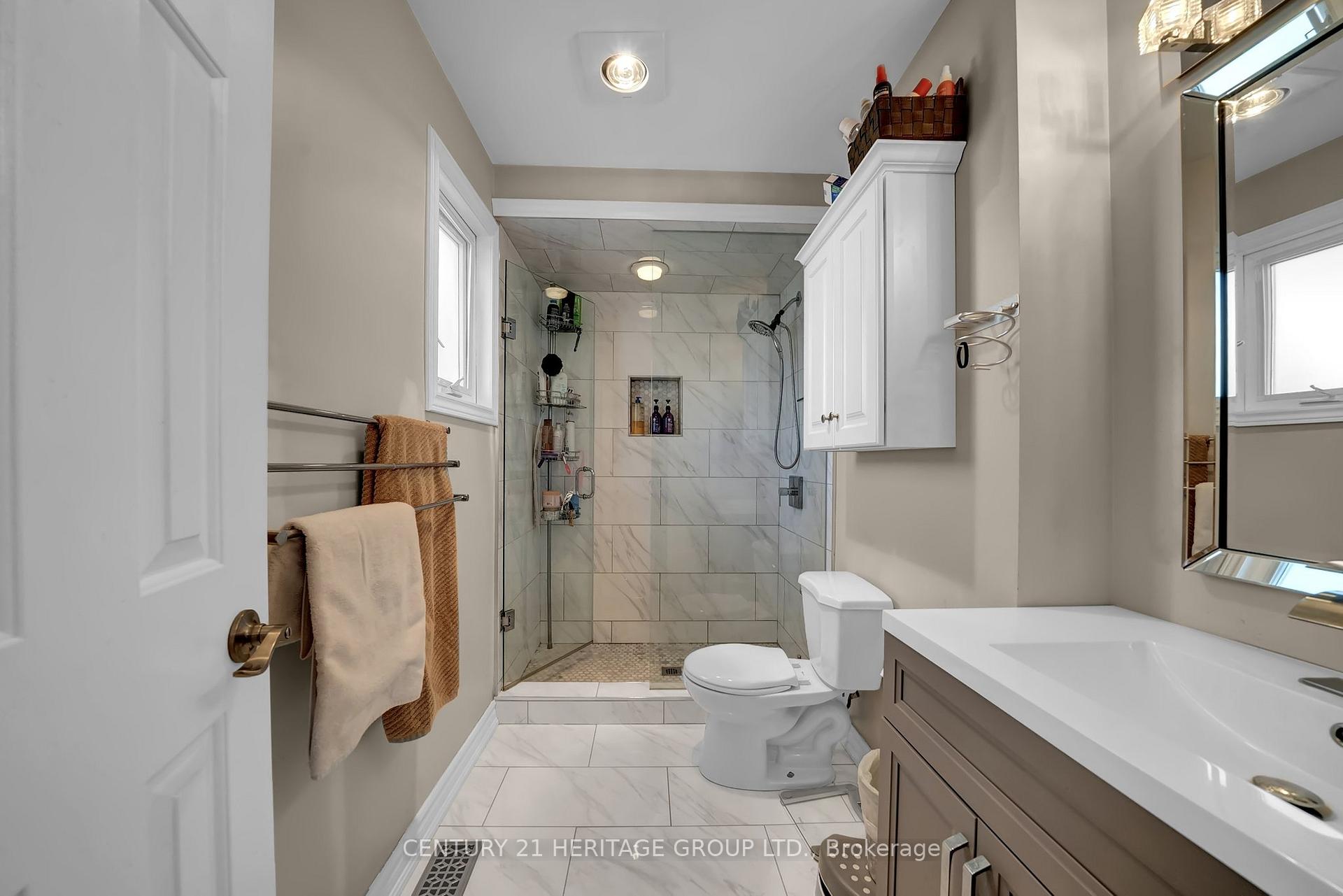 Photo 9 of 20 Orchard Park Drive, Clarington, Bowmanville — HOMEH