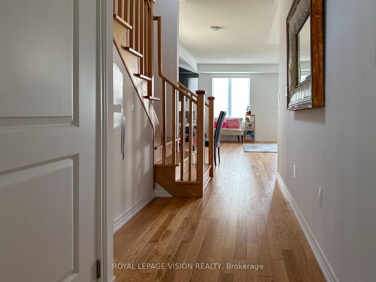 Photo 6 of 21 Sorbara Way, Whitby, Brooklin — HOMEH